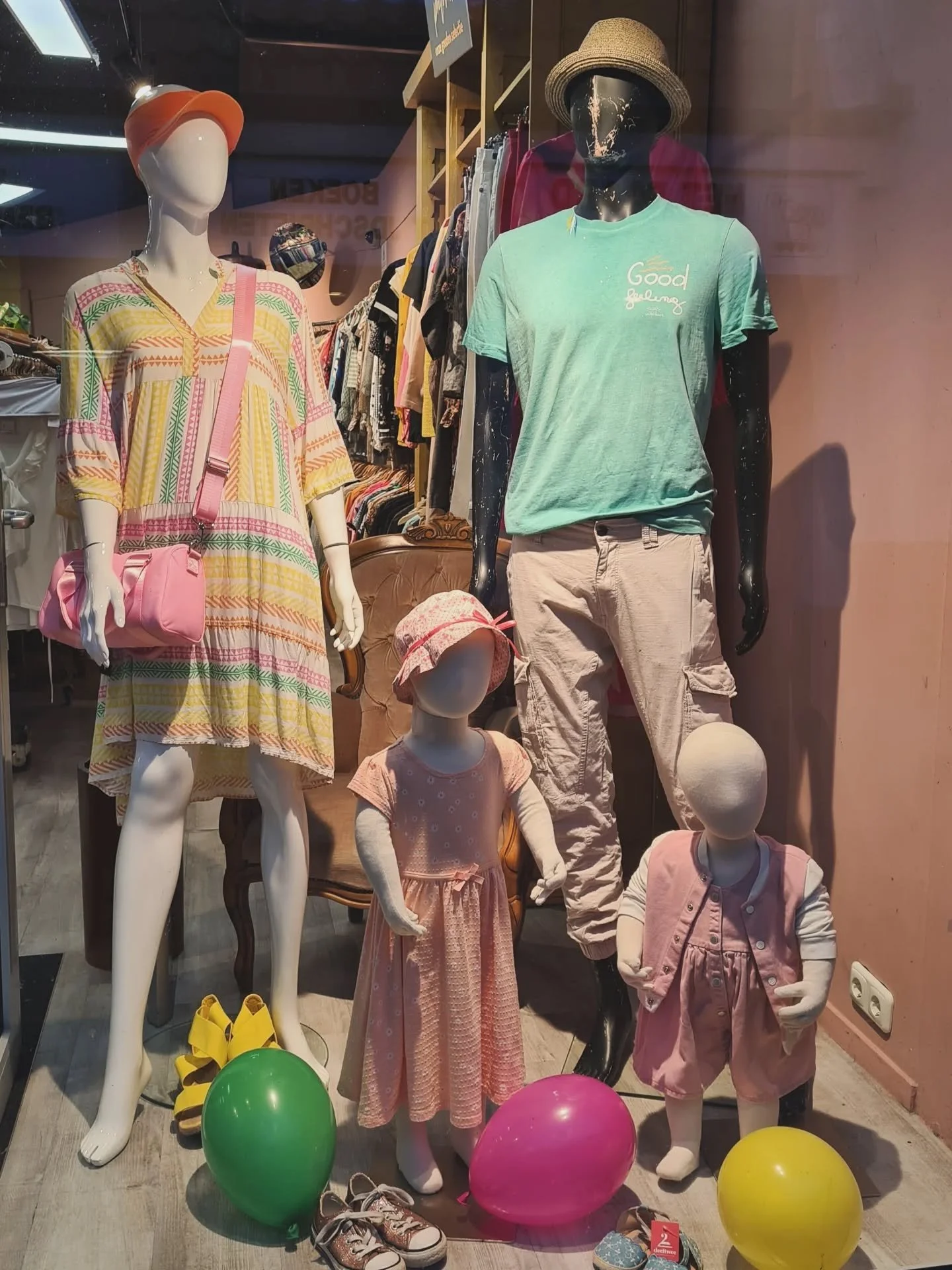 ✨VIP avond ✨

Wauw, wat was het gezellig vanavond! Iedereen is superleuk geslaagd en tevreden naar huis gegaan! De zomercollectie viel duidelijk in de smaak. ☀️

🌸 🌸 🌸

De winkel is helemaal klaar voor de heropening en we staan morgen, 7 maart, va