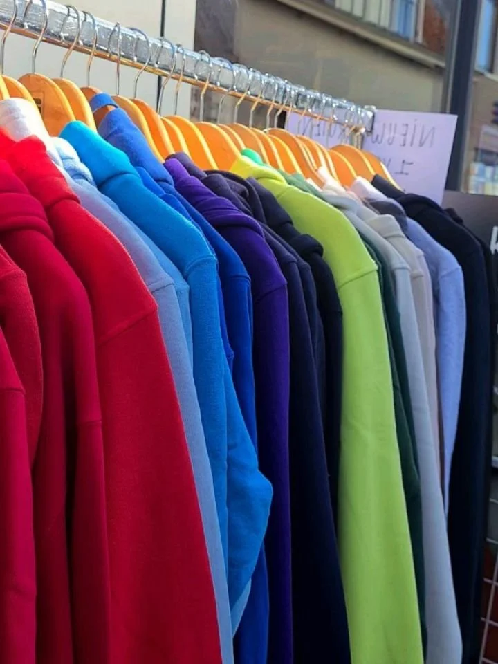 ❤️ Tijdelijke deal! ❤️

We hebben prachtige, nieuwe, truien gedoneerd gekregen in alle kleuren van de regenboog! 🌈 

1 trui voor &euro;10 en 2 truien voor &euro;17.50!

Graag tot ziens bij Deeltwee! ❤️♻️

#deeltweegoodies #deeltweegoes #tweedehandsk