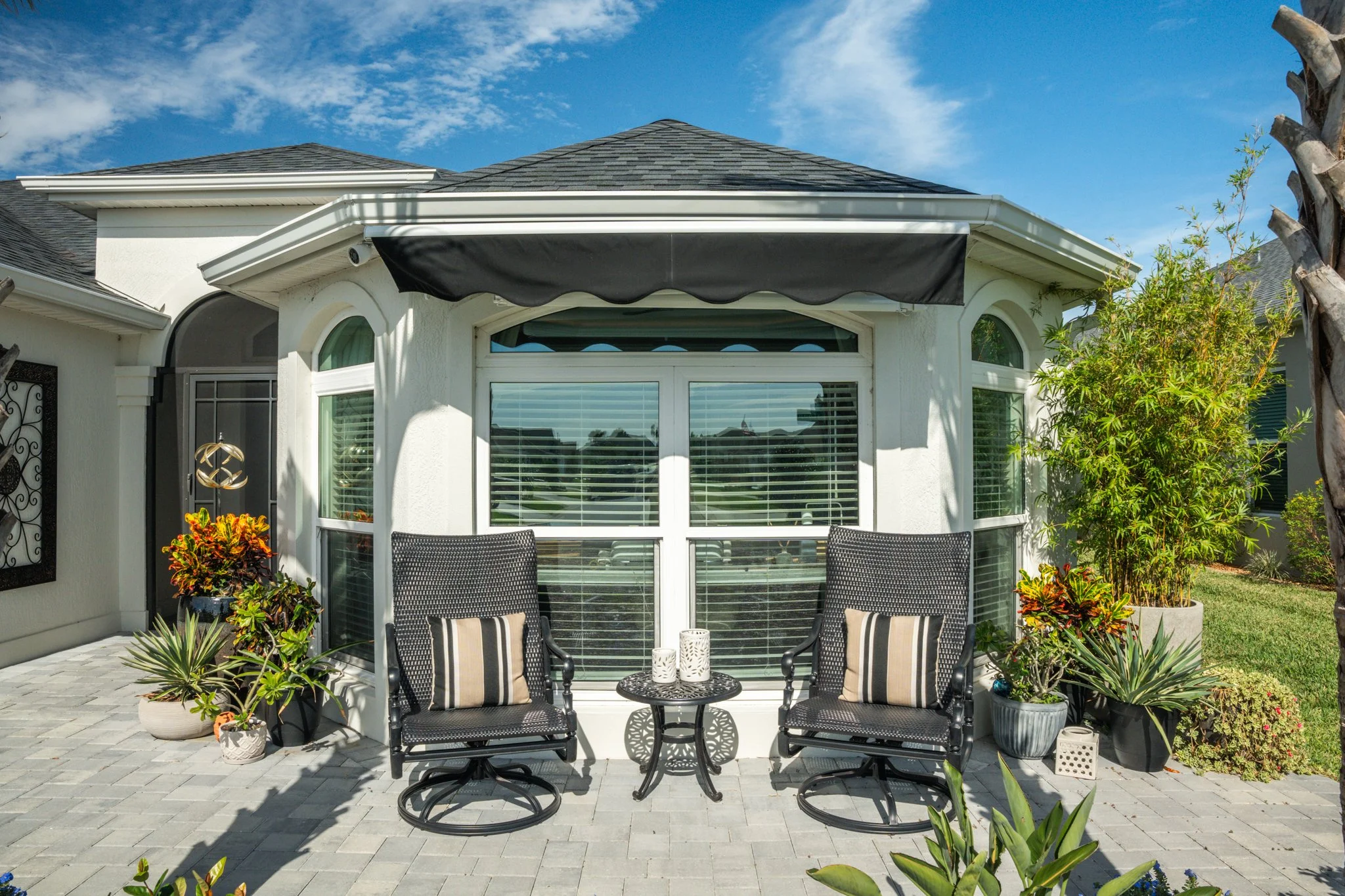 Awning-Crossarm-WhiteHousing-BlackFabric-Scallop-Closed.jpg