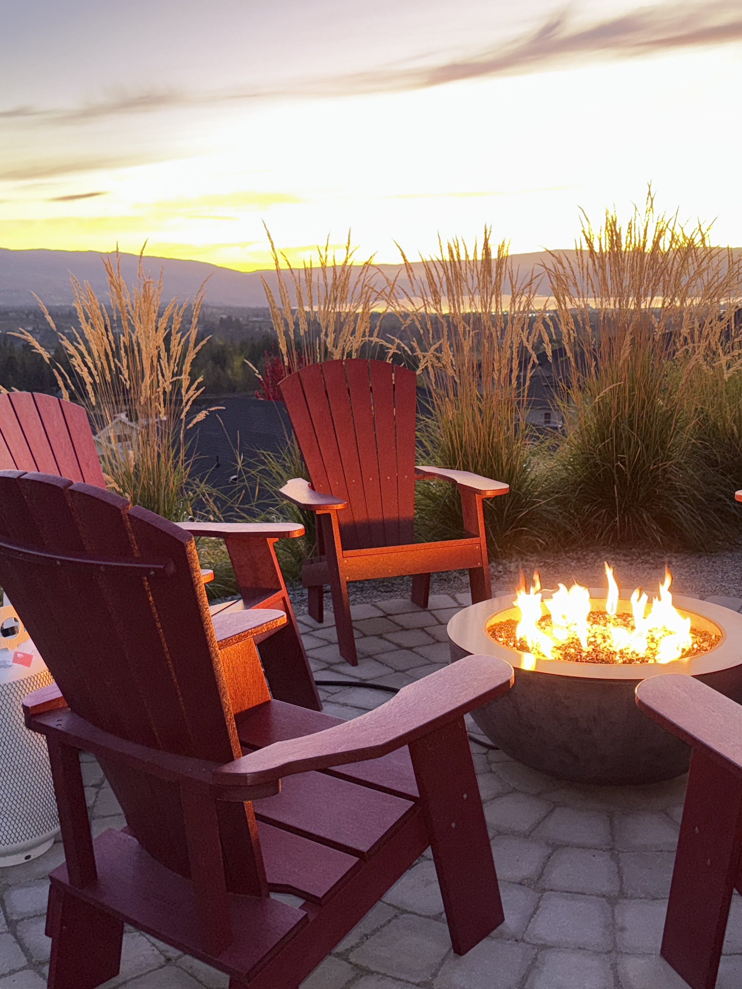 Holiday home with a fire pit and views in Kelowna