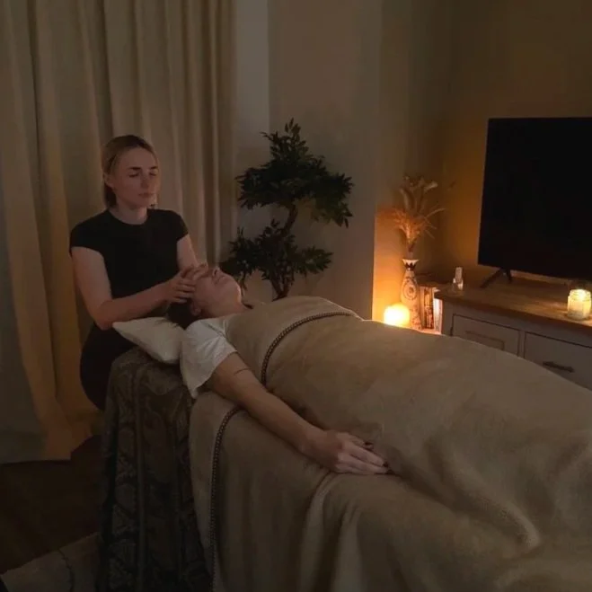Here's exactly what to expect from a reiki session