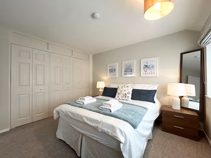 Master bedroom - built-in wardrobe