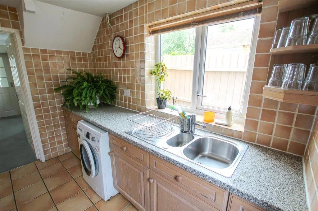 Kitchen - window-side bench, appliances and sink