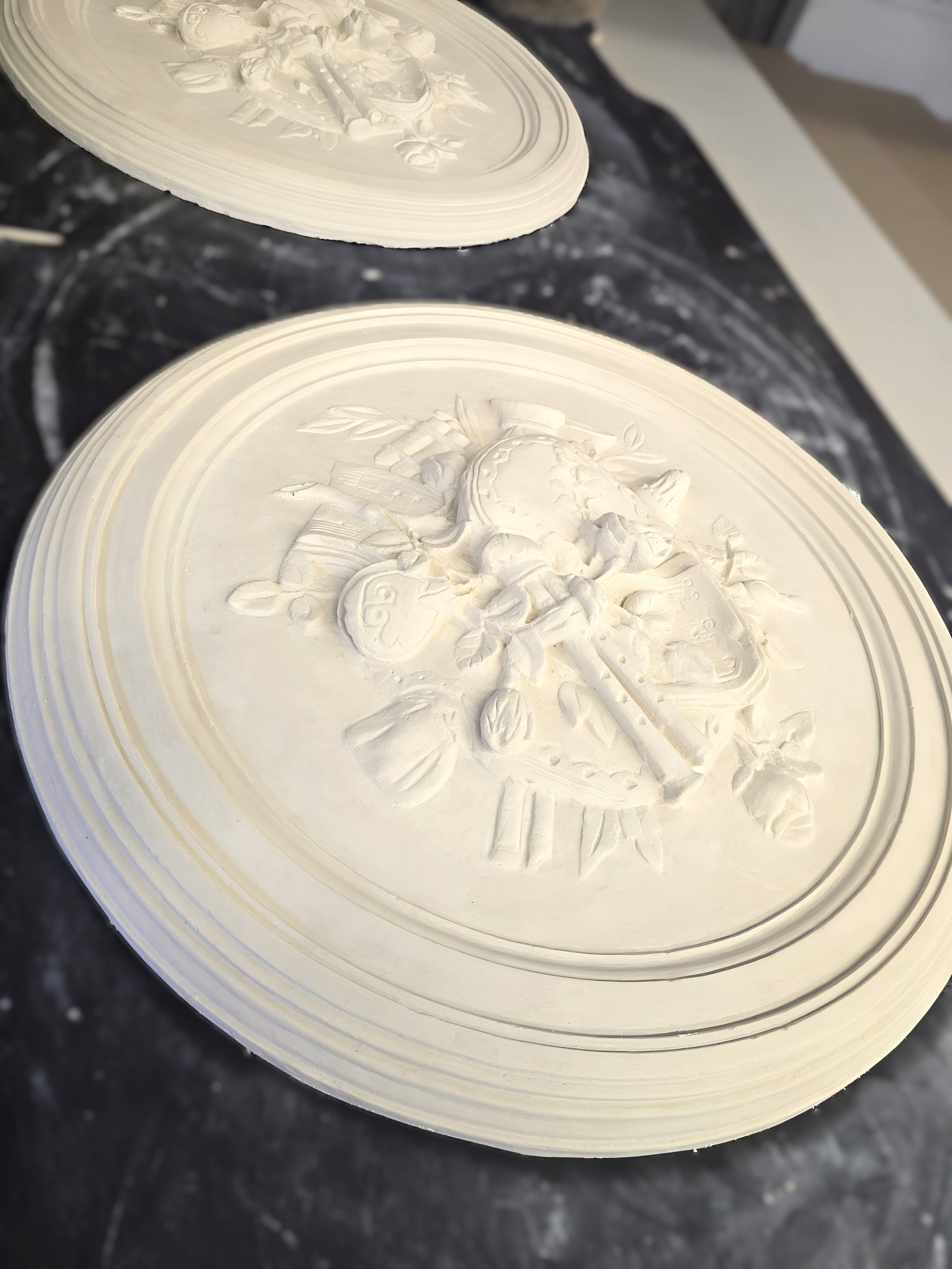 Gipsmodel-gerestaureerd-hersteld-vernieuwd-herenhuis-gipsornament-ornamentenhuis-gipsrozet-Utrecht