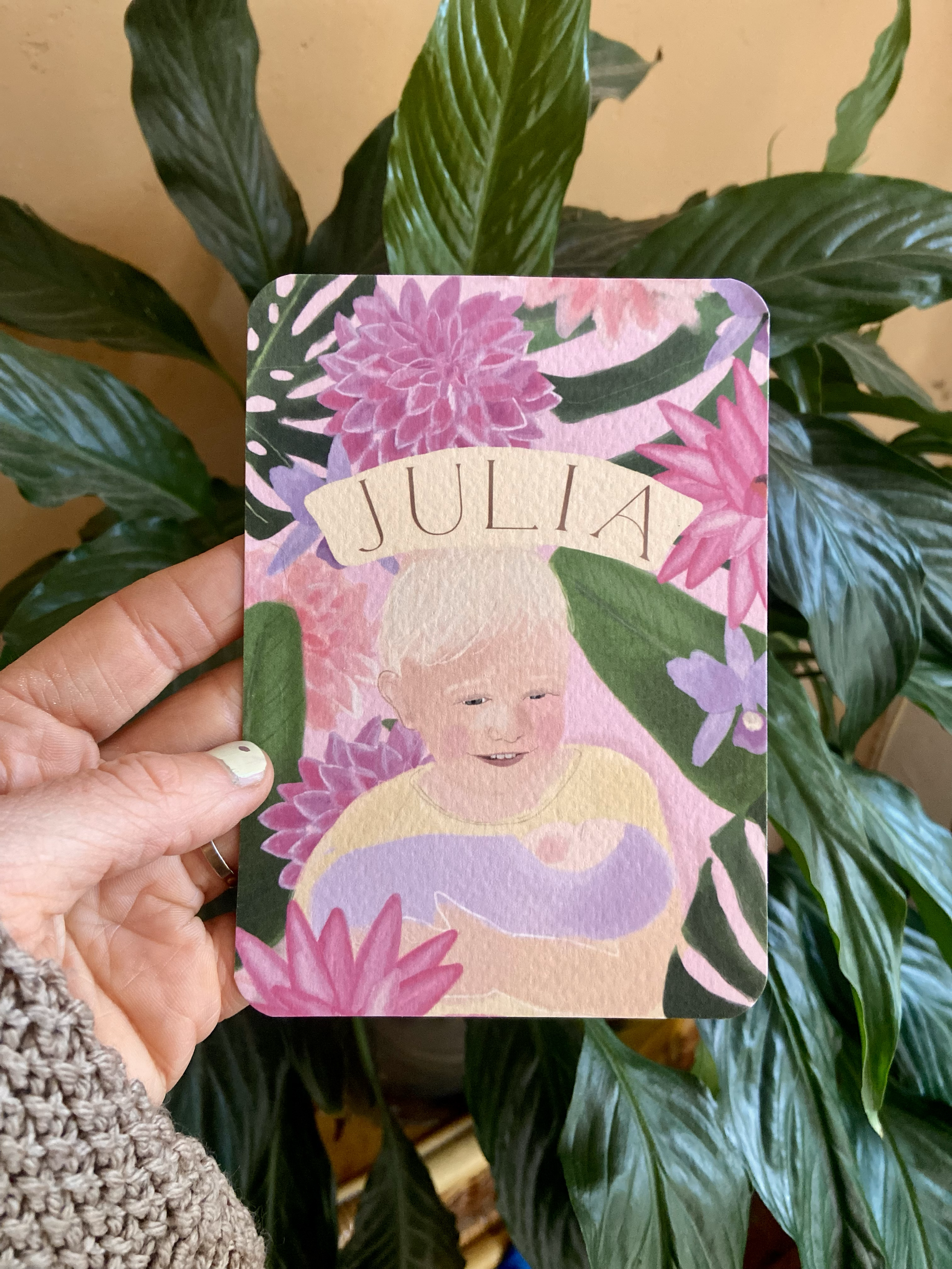 Een kleurrijk botanisch stijlvol geboortekaartje met veel planten en bloemen, uniek ontworpen door een vrouwelijke illustrator uit Utrecht. Een uniek design gebaseerd op persoonlijk verhaal. 