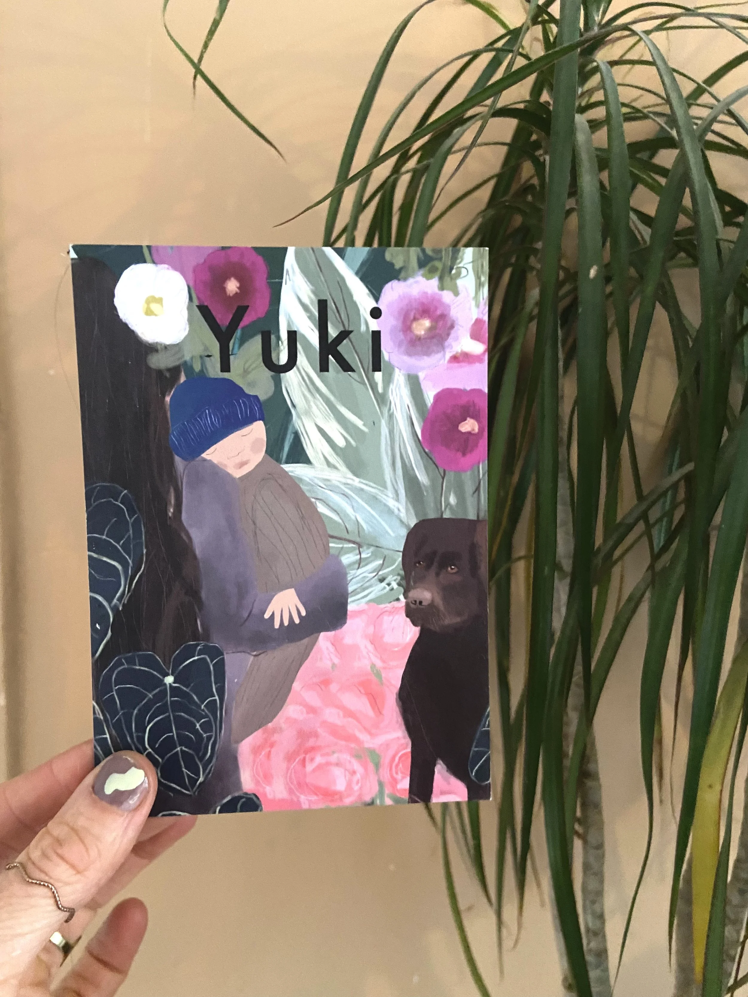 Een botanisch stijlvol geboortekaartje met veel planten en bloemen in aarde tinten, uniek ontworpen door een vrouwelijke illustrator uit Utrecht. Een geboortekaartje met huisdier erbij, een uniek design illustratie gebaseerd op persoonlijk verhaal.