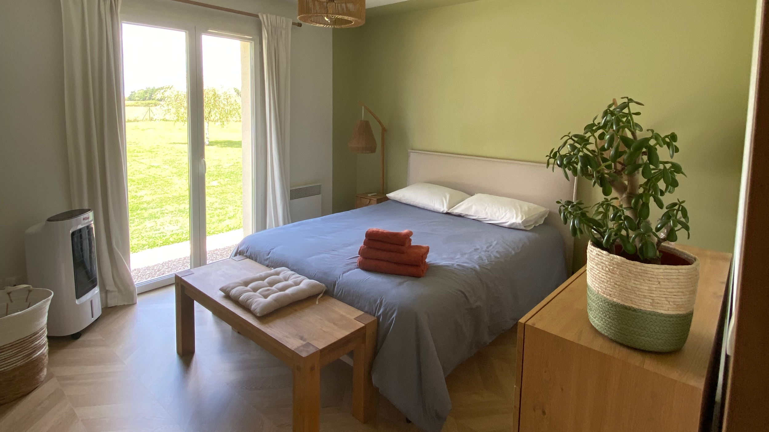 Chambre parentale confortable maison familiale Maison Theraholis