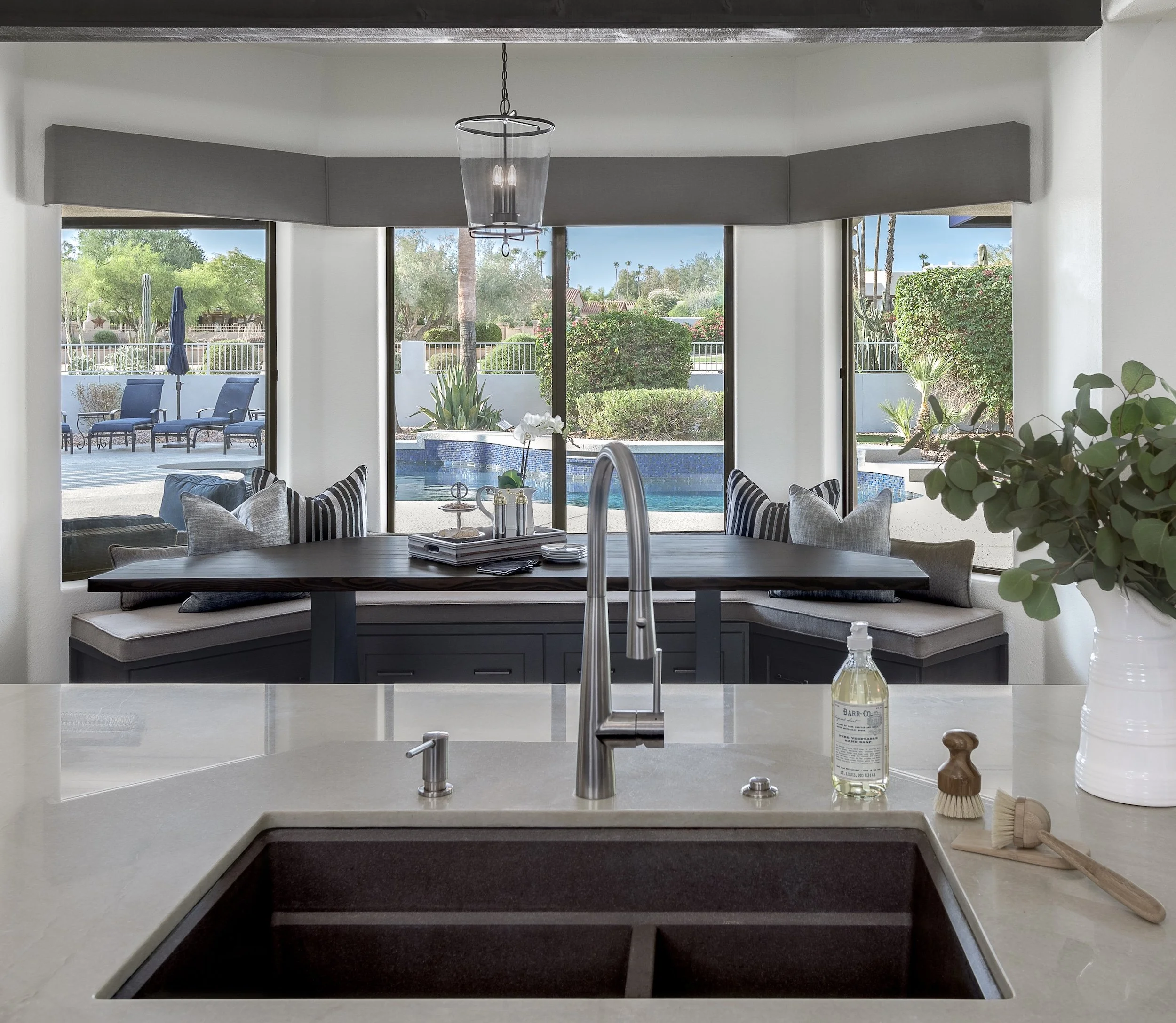 Kitchen_Banquette Seating 2.jpg