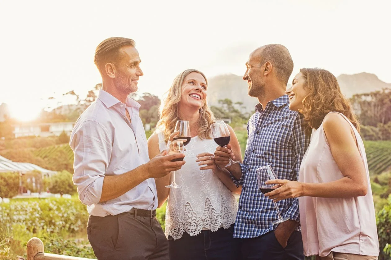 Dining together_02.jpg