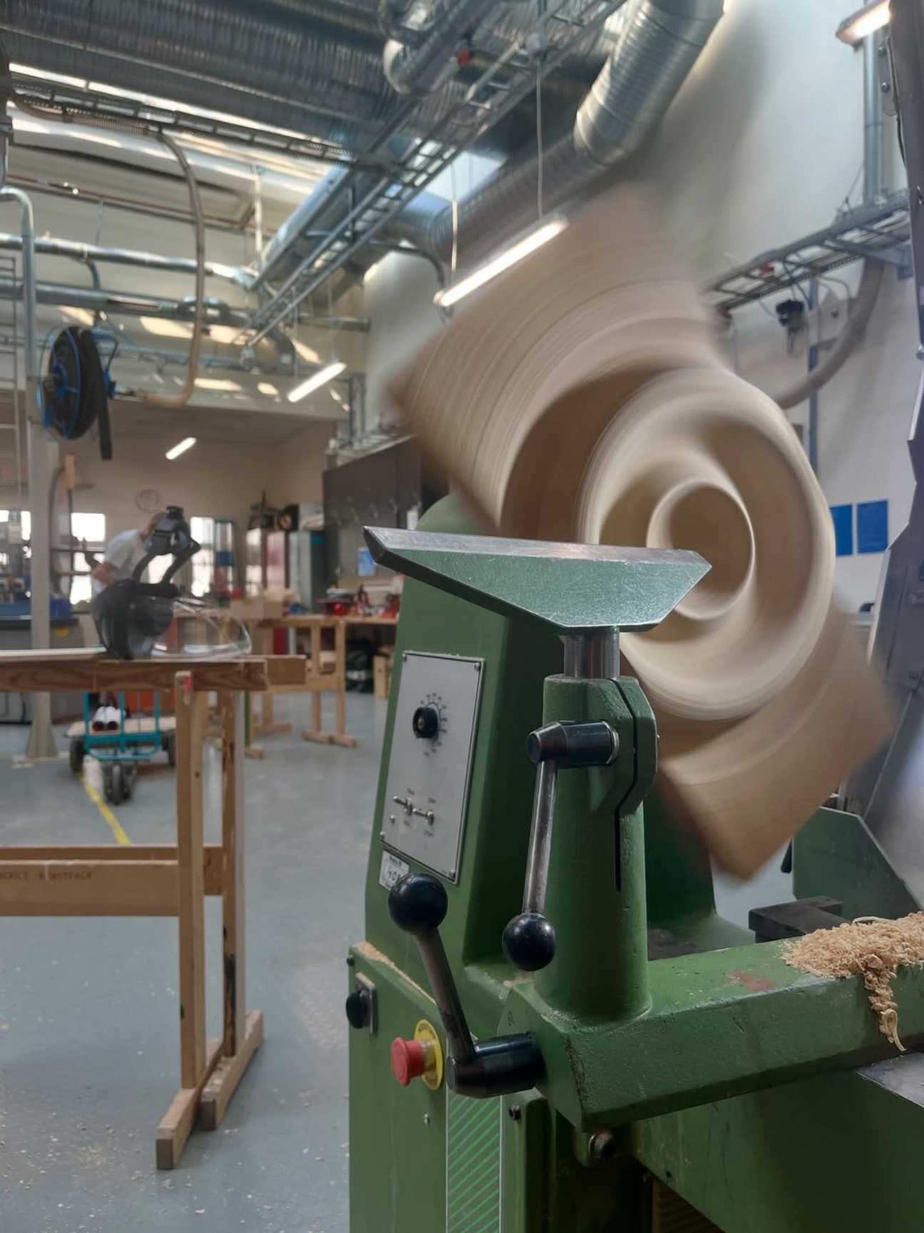 Oskar Jacobsen svarvar