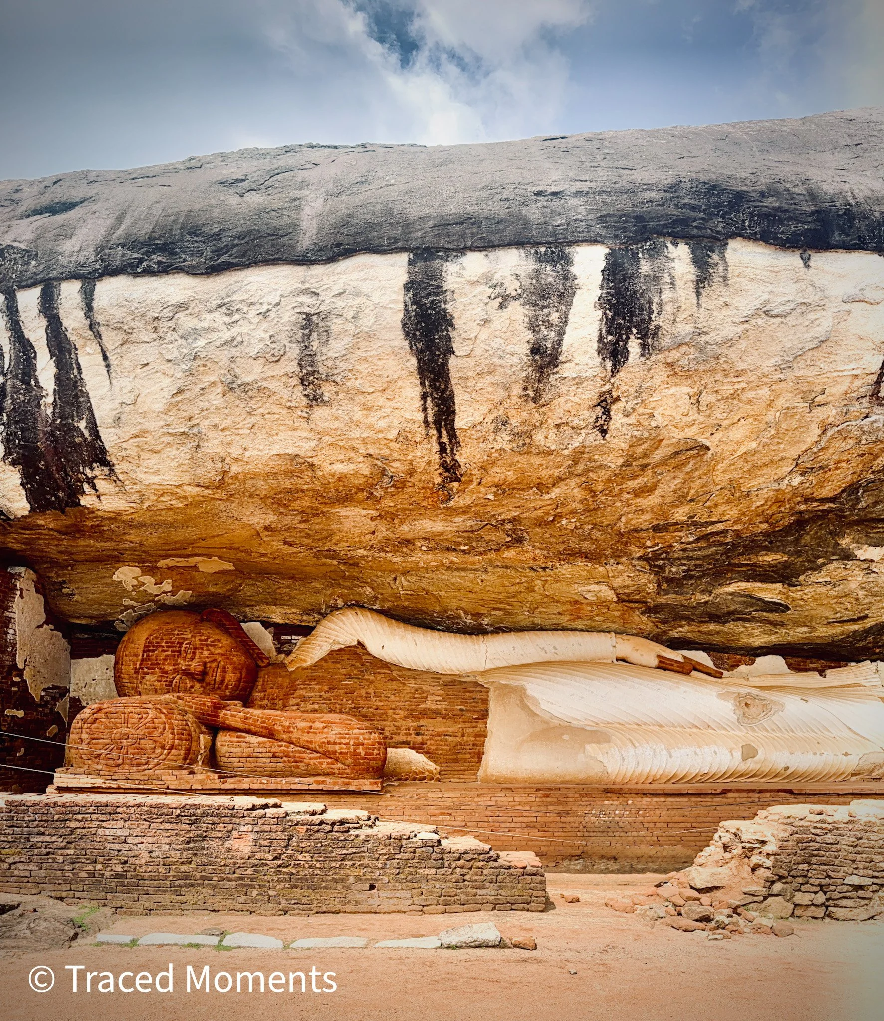 The cave Buddha of Pidadurangala