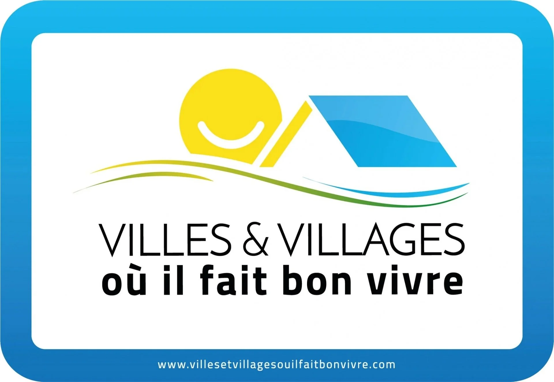 Logo avec un soleil souriant, une maison et des lignes ondulées, accompagnée du texte "Villes & Villages où il fait bon vivre" et l'adresse web www.villesetvillagesoulfaitbonvivre.com