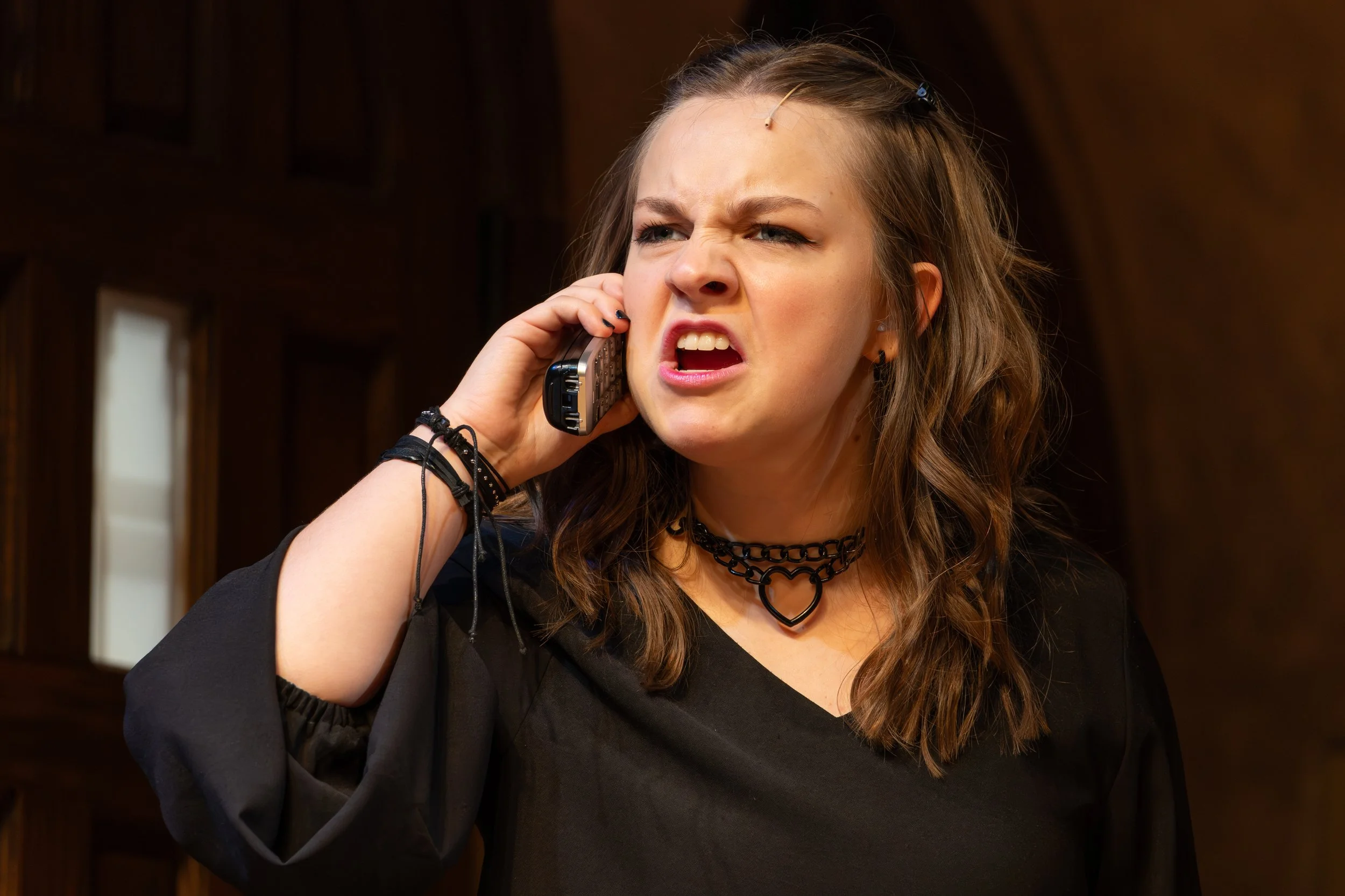 Ky as "Dee Dee" Loftus in an intense phone call