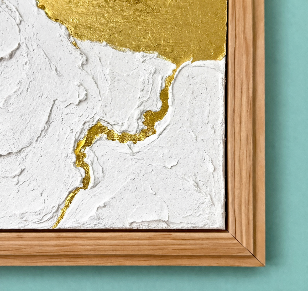 mandeville white detail.png