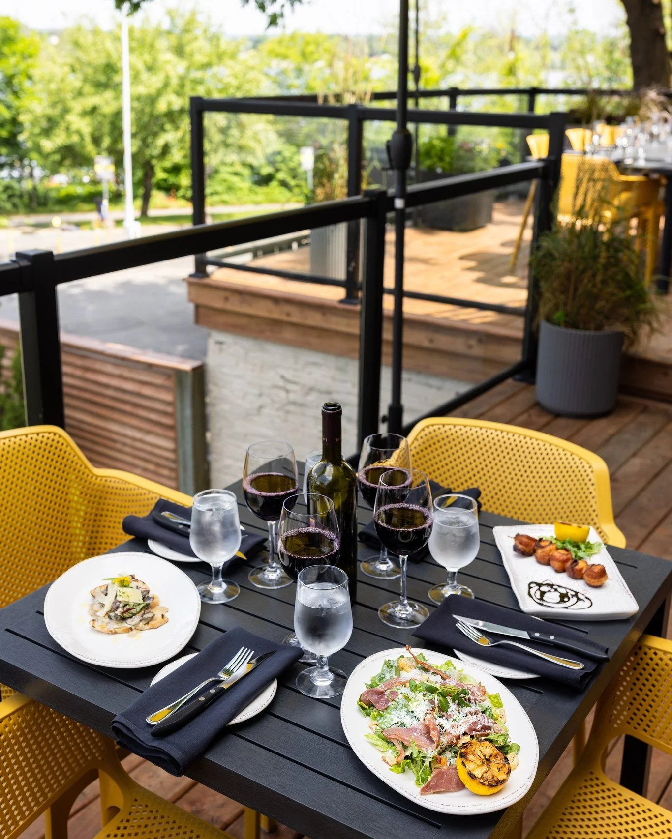 ✨ Enjoy dining under the stars at Maxwell's Patio! 🌙 Savour handpicked steaks, fresh local seafood, and curated wines in a cozy yet elegant atmosphere. It&rsquo;s the perfect seasonal experience you won't want to miss! 

🍷✨ Reserve your table now t