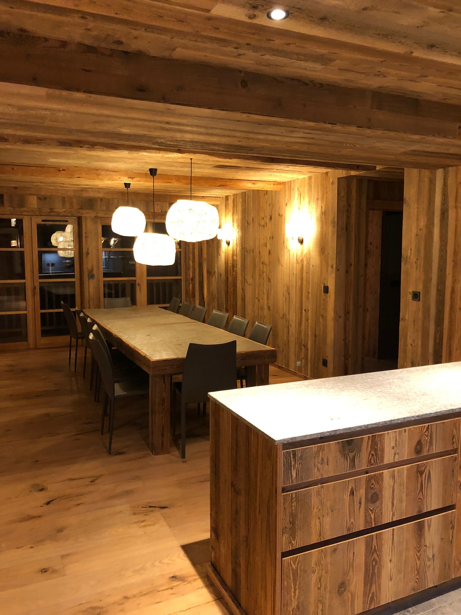 Mise en lumière, éclairages décoratifs résidentiels particuliers et professionnels tertiaire et commerces