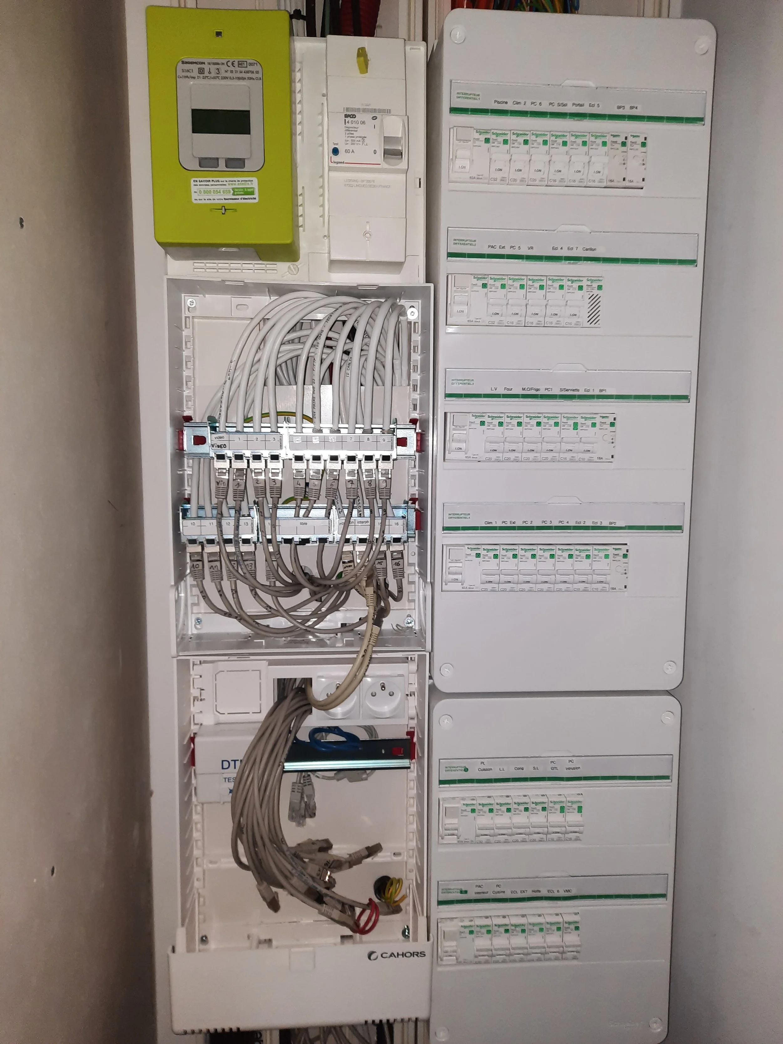 Tableaux électriques et tableaux de communication professionnels et particuliers