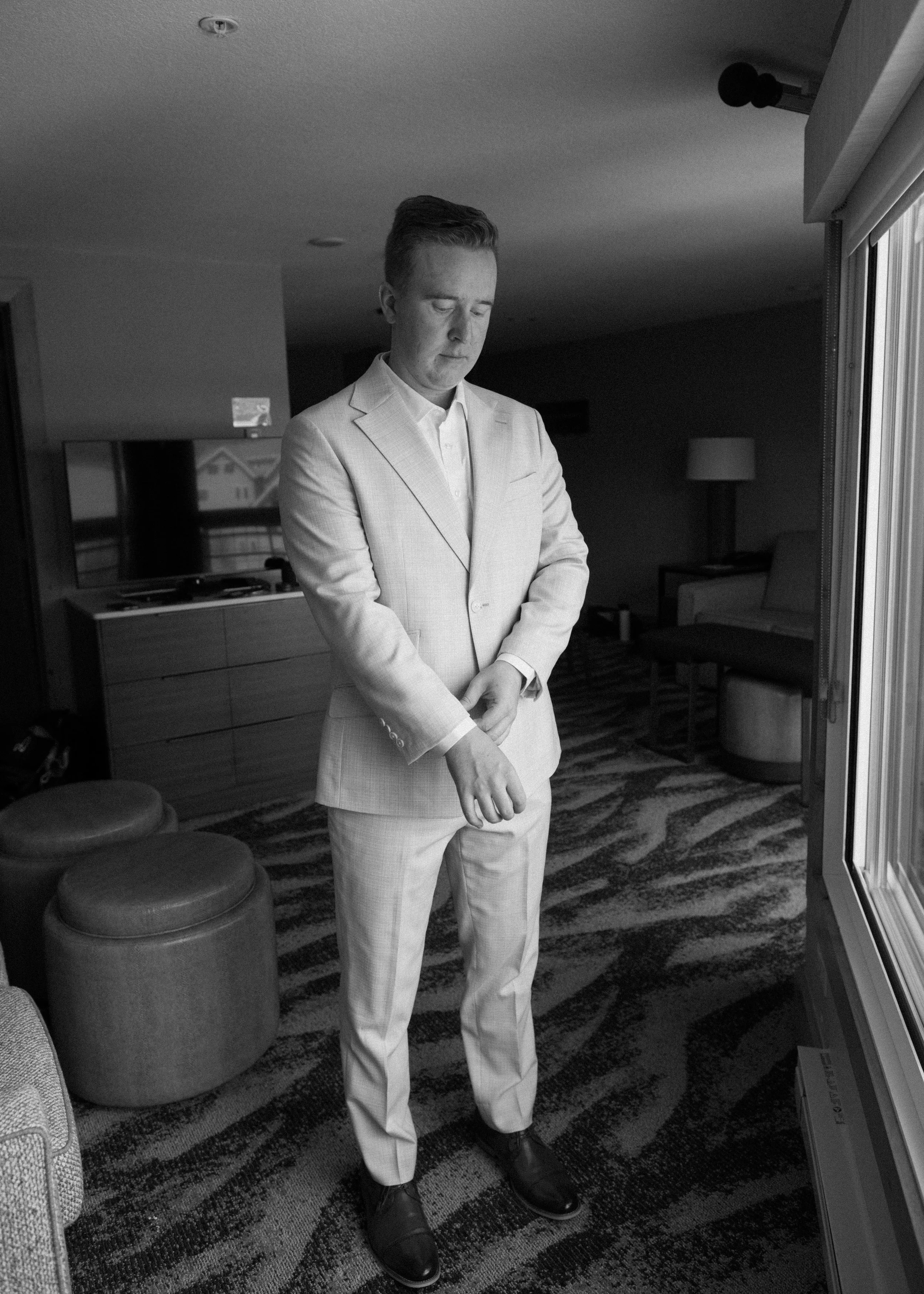 Breckenridge CO, Destination wedding, Marisa Claire Photography, Wedding Photographer, Getting Ready Portraits