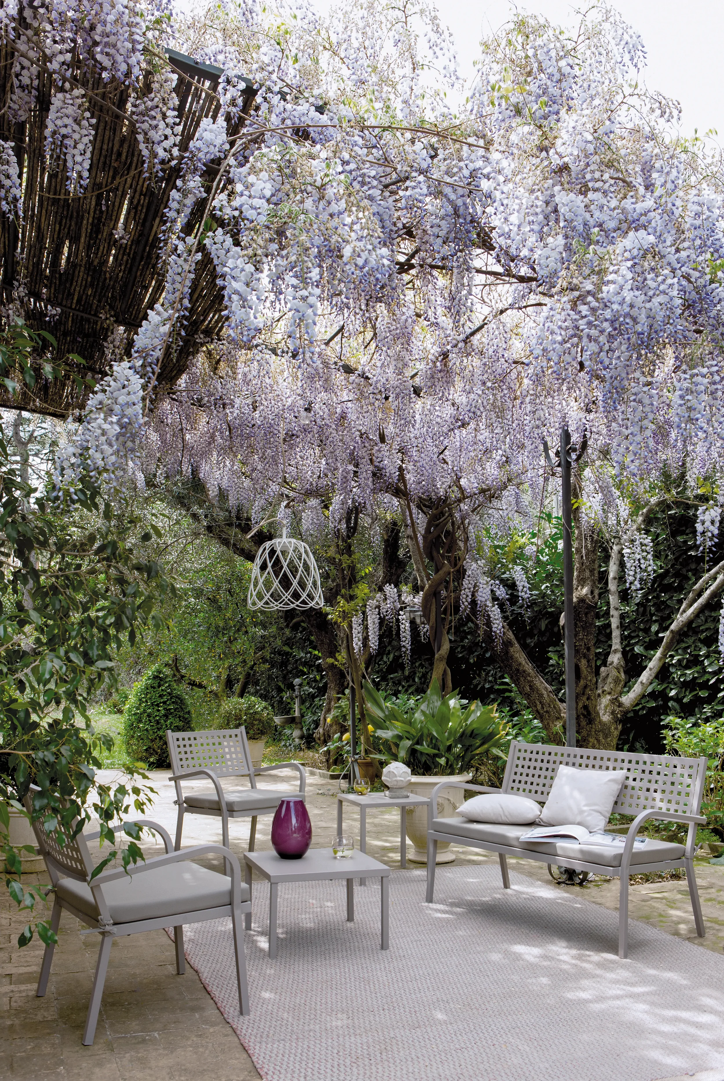 Alice Bench with Armrests