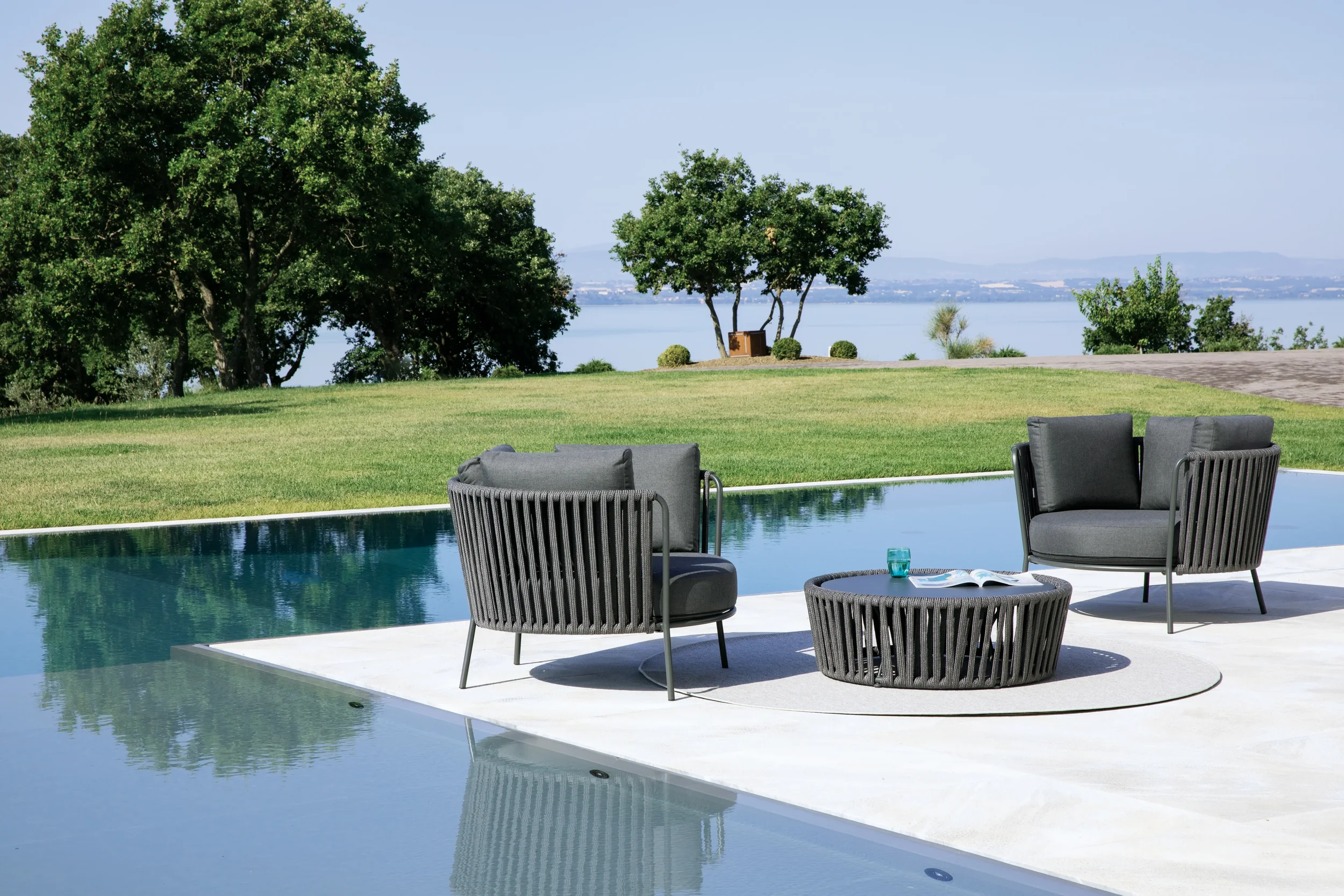 Daisy Rope Pouf Coffee Table