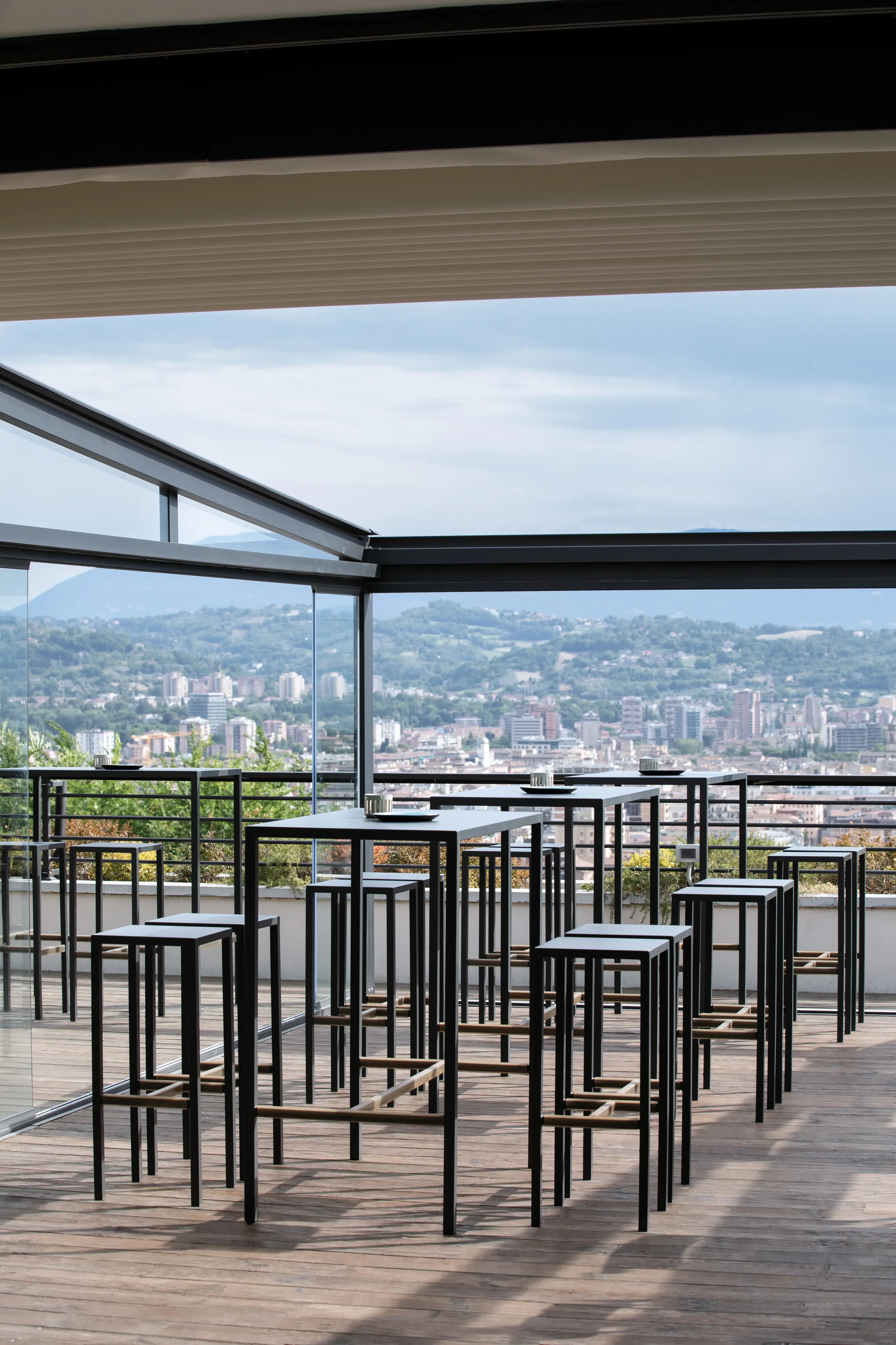 Seaside Bar Set 75x75 H110 (1 Table + 4 Stools)