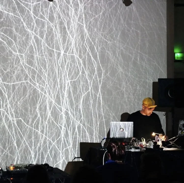 AVBENMOON LIVE AV20.jpg