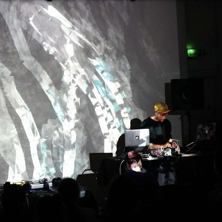 AVBENMOON LIVE AV18.jpg