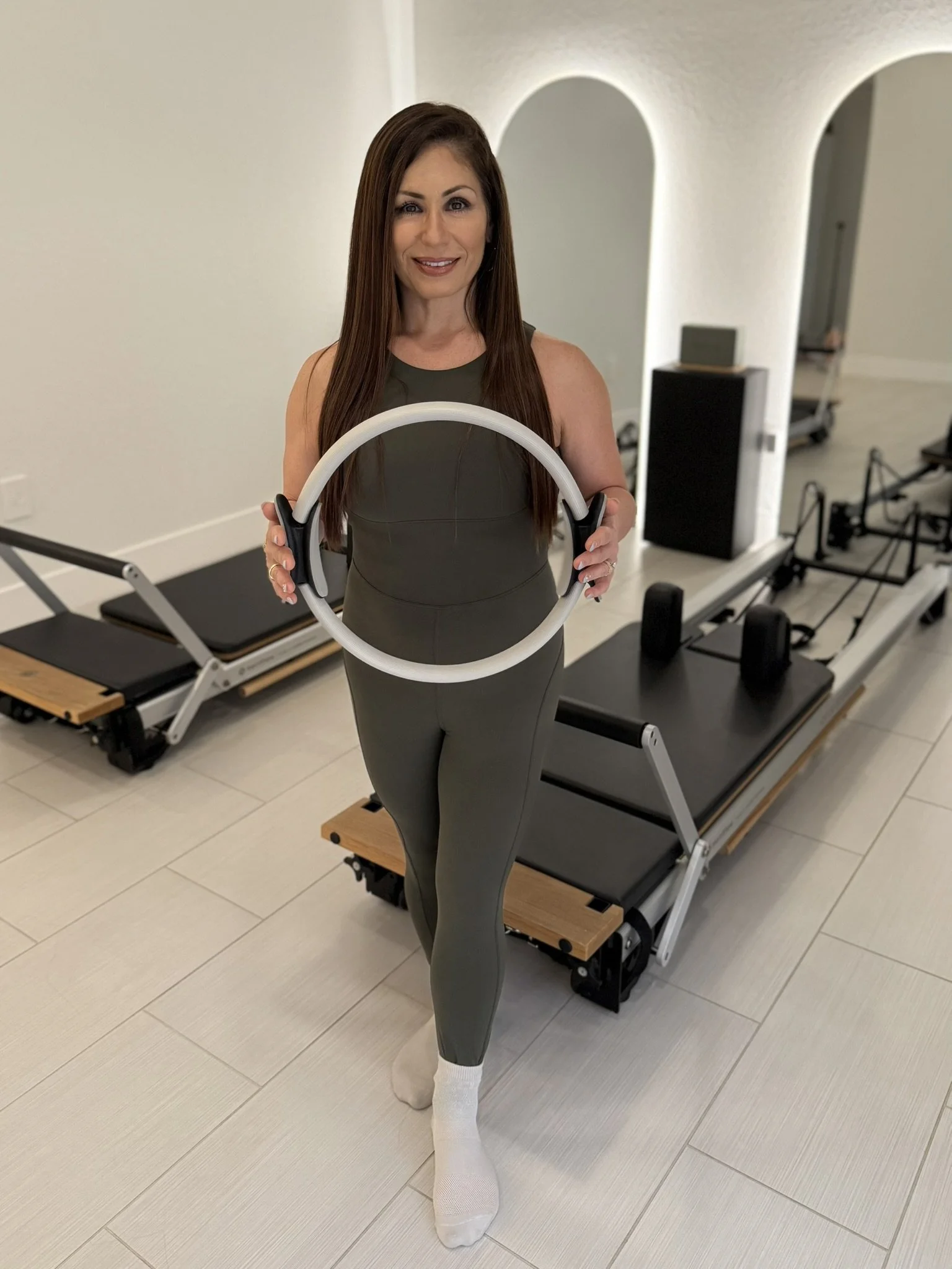 Ninozzka Ramon, Pilates instructor at Pilates 2 Restore in Miami, guiding clients through personalized Pilates sessions near me