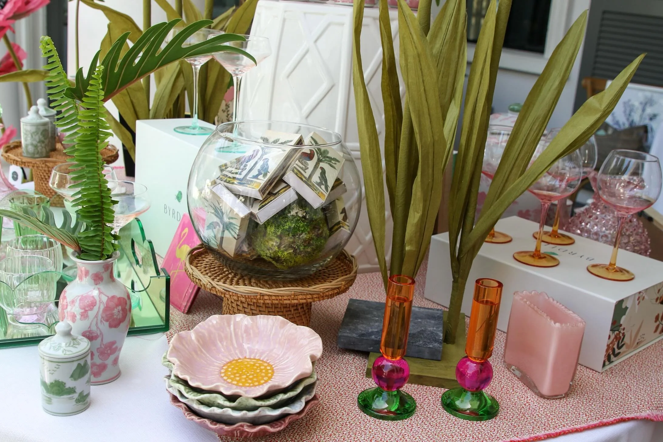 Pink glassware, tropical greens, vintage florals, found objects, and pieces chosen less by rules&hellip; and more by feeling.

Exactly how we believe a home should come together.

Happy Friday 🤍  #whitepalmhome #approachablecuration #palmbeachcounty
