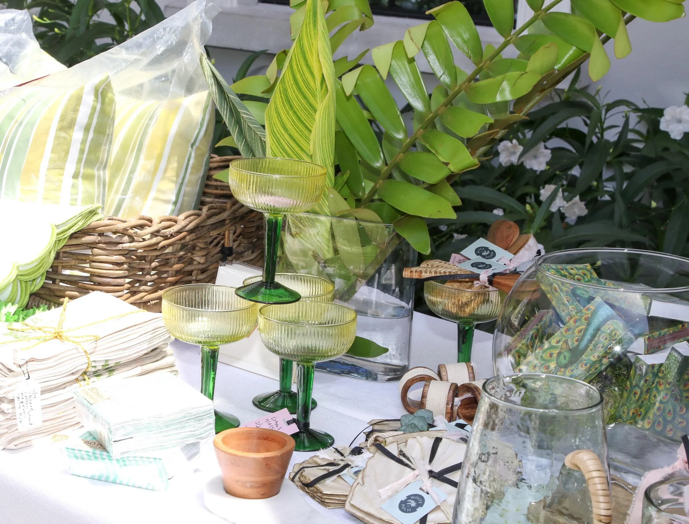Green with Envy 🌿

From independent makers to vintage-inspired finds, this story came together the way we love most &mdash; thoughtfully layered, slightly unexpected, and meant to be discovered slowly&hellip; for long weekends and lazy days&hellip;?