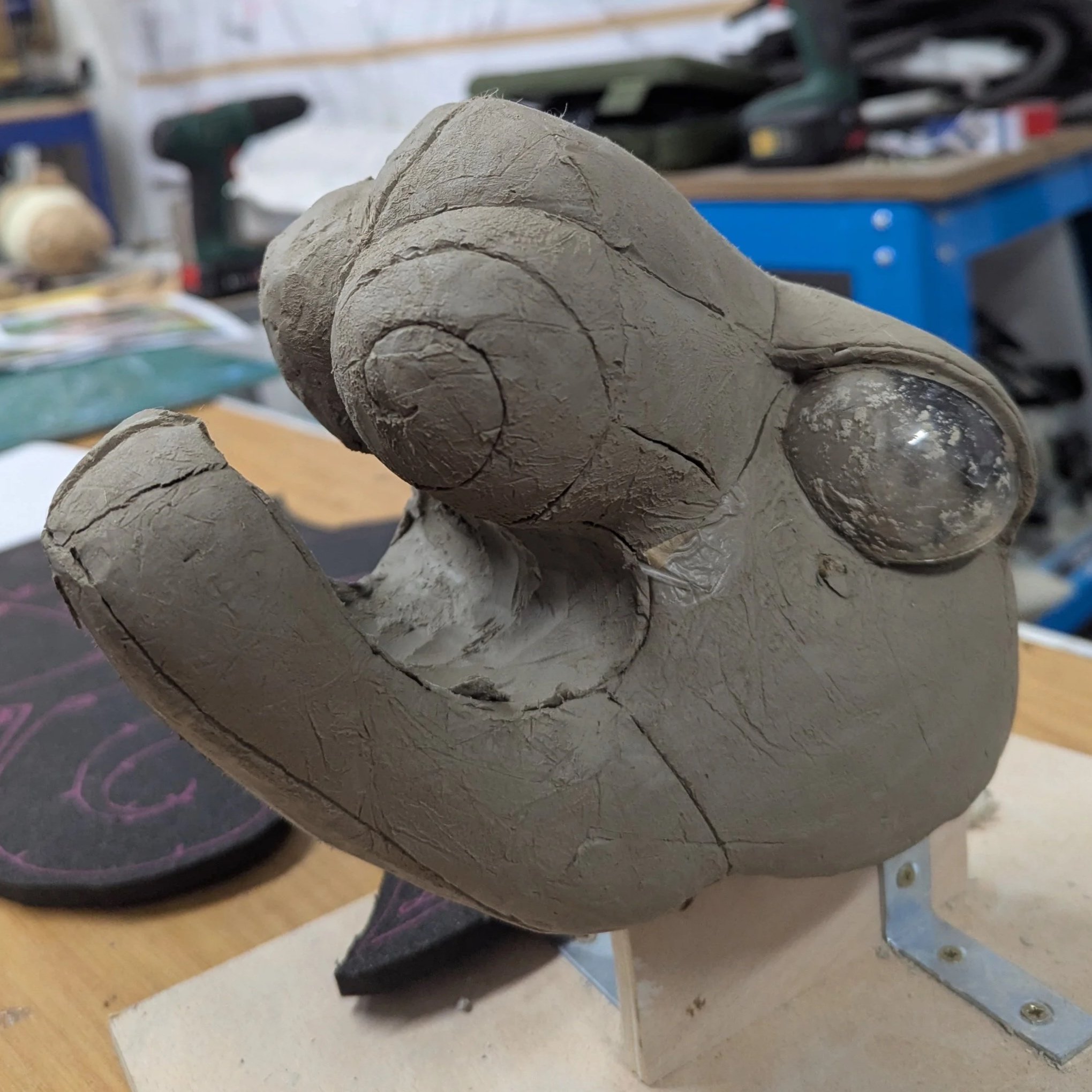 Using Naomi's tiger head clay sculpt for reference 