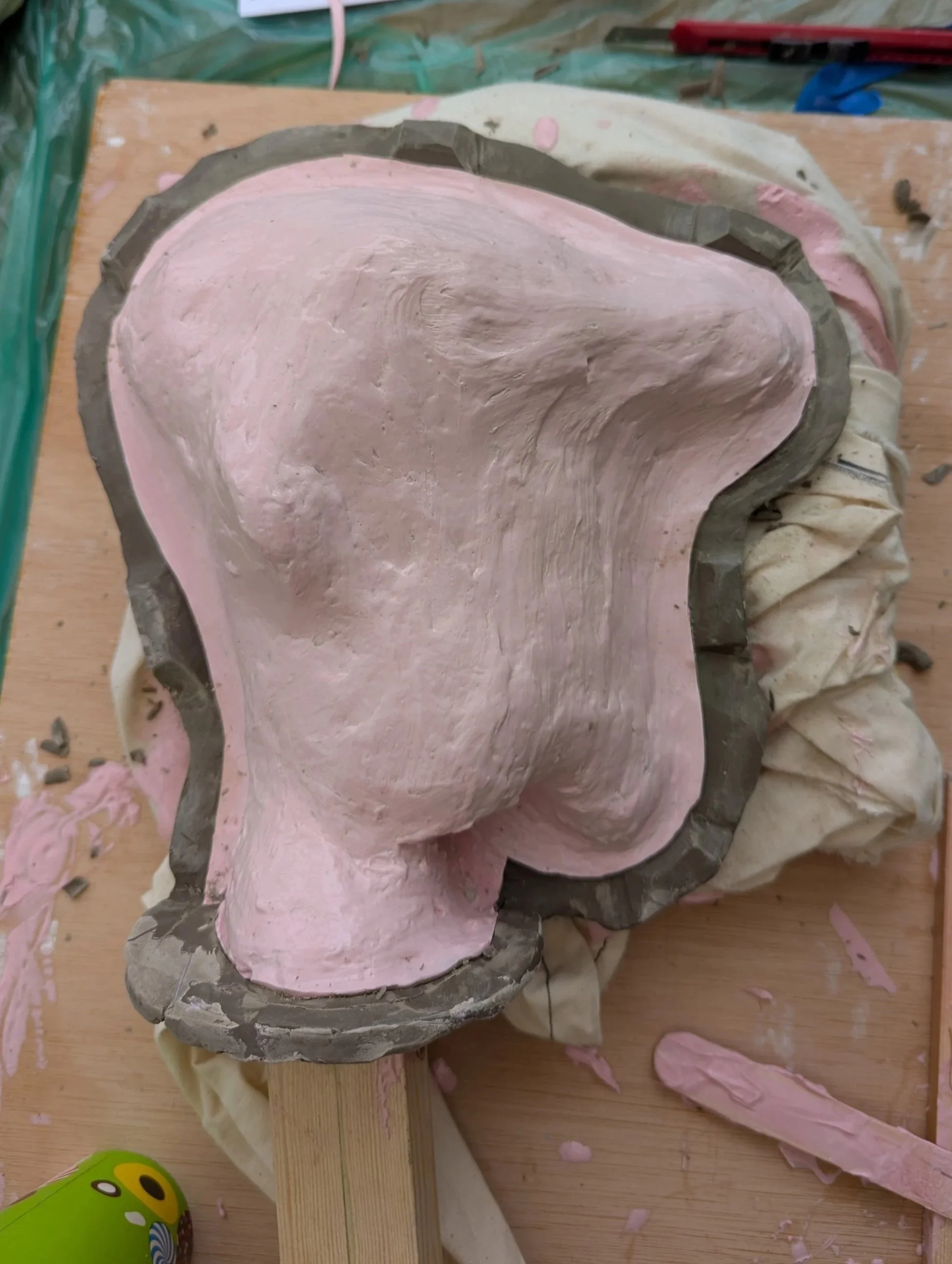 Layering thixotropic silicone