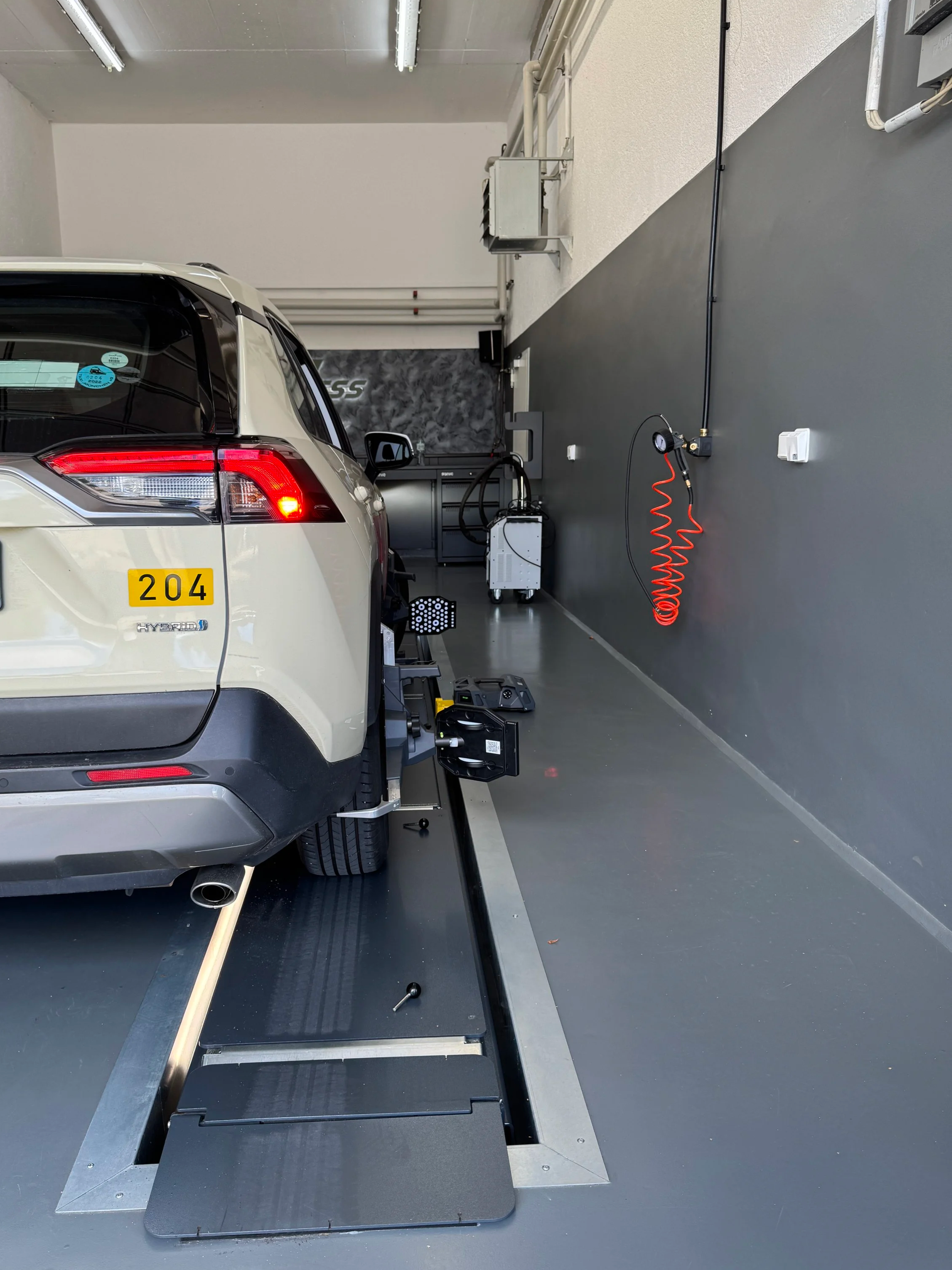 Moderne Prüftechnik für Fahrzeugdiagnosen bei Olympia Kfz-Gutachten in München