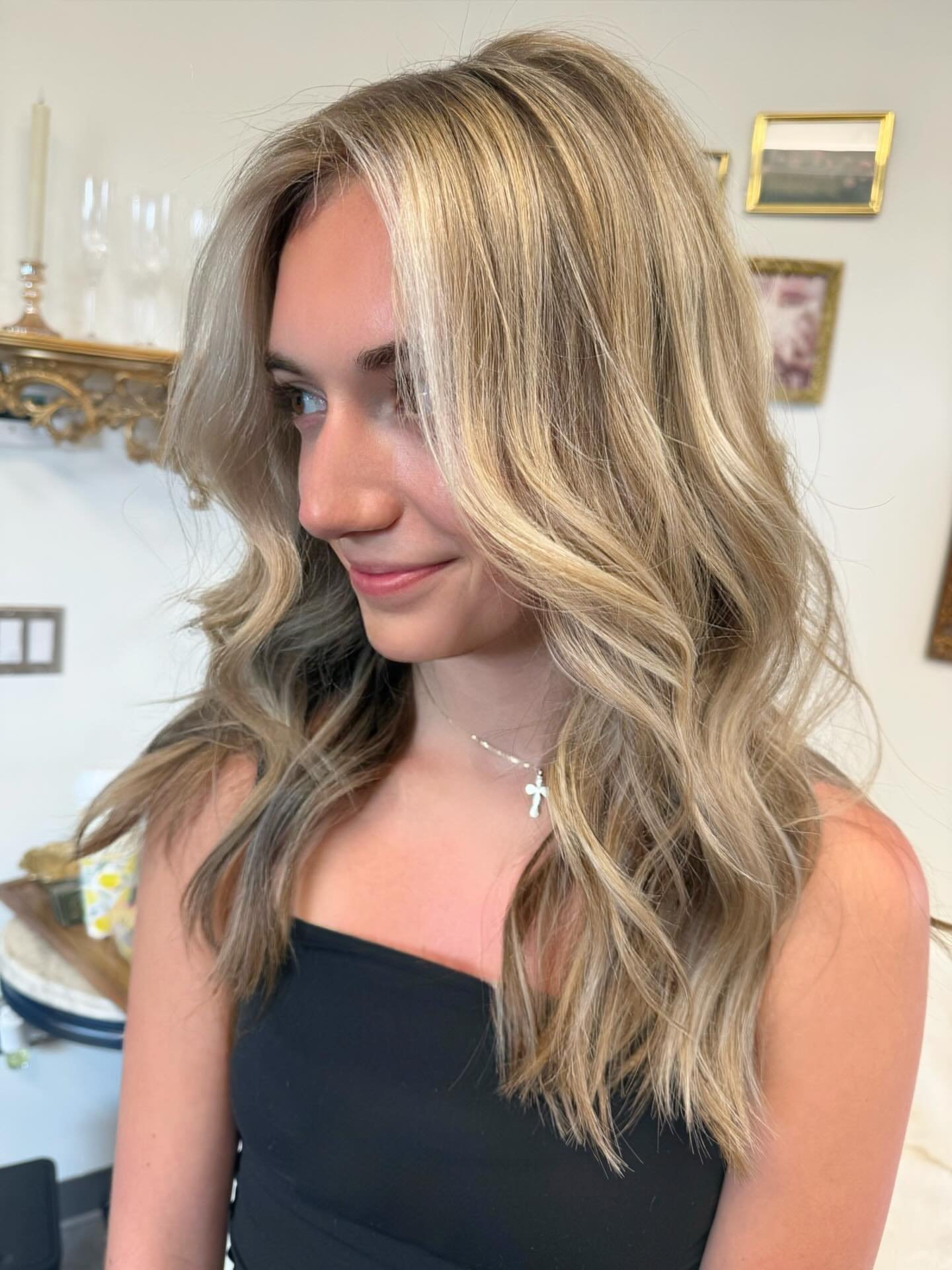 Soft&hellip;. Sunlight blondie with a natural glow ✨
Effortlessly beautiful! 

#janesvillewisconsinhaircolor #janesvillewisonsin #janesvillewisconsinbest #janesvillewisonsinstylist