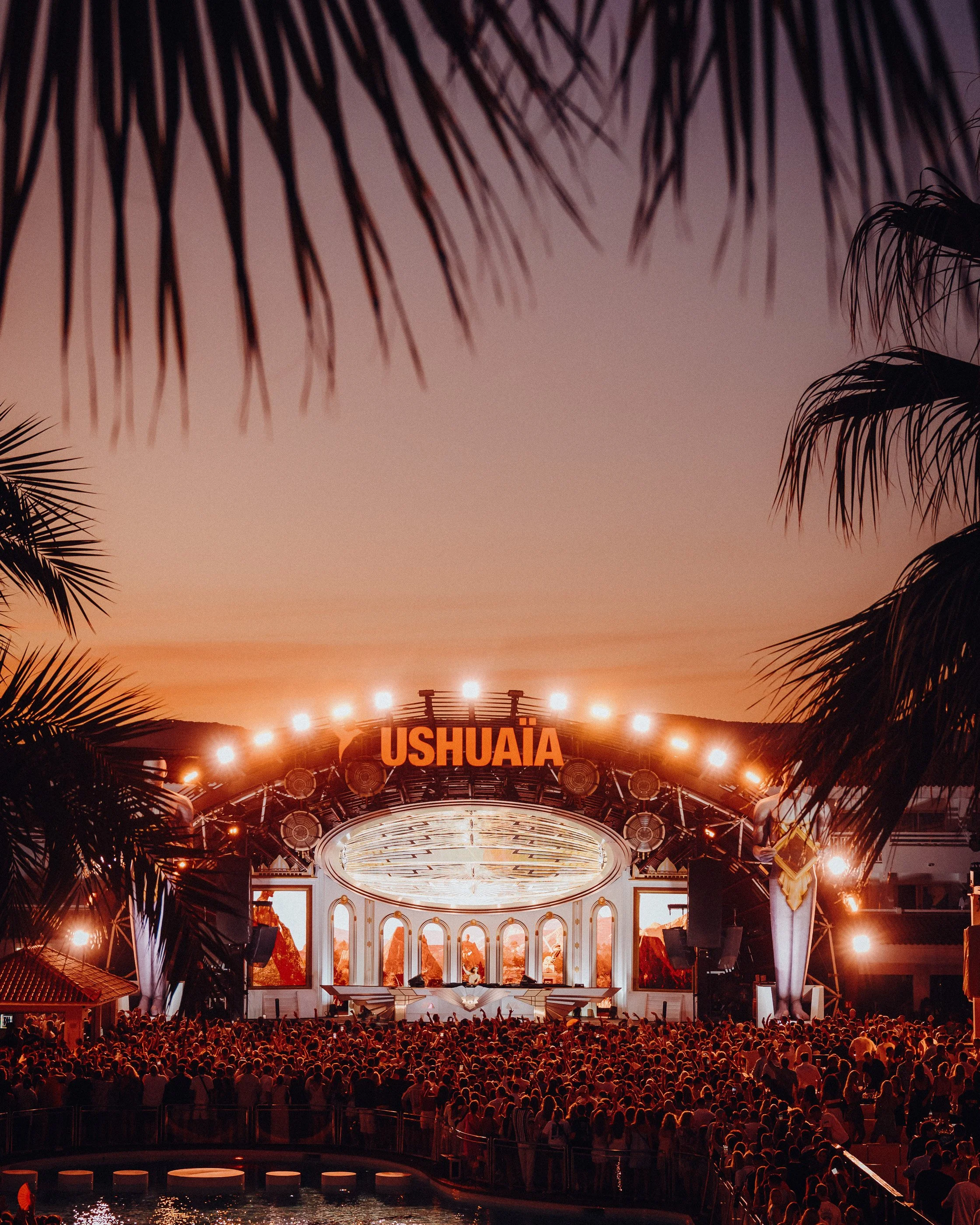 Ushuaia beach Club Crowd shot of Steve Aoki