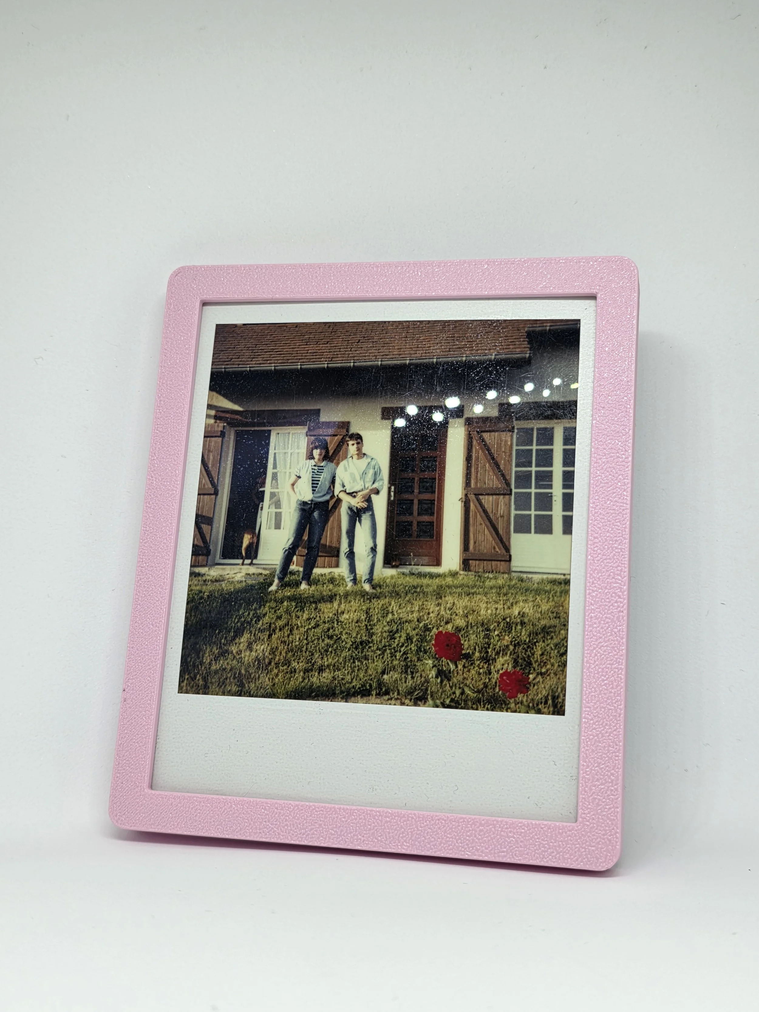 Minimal Magnetic Photo Frame