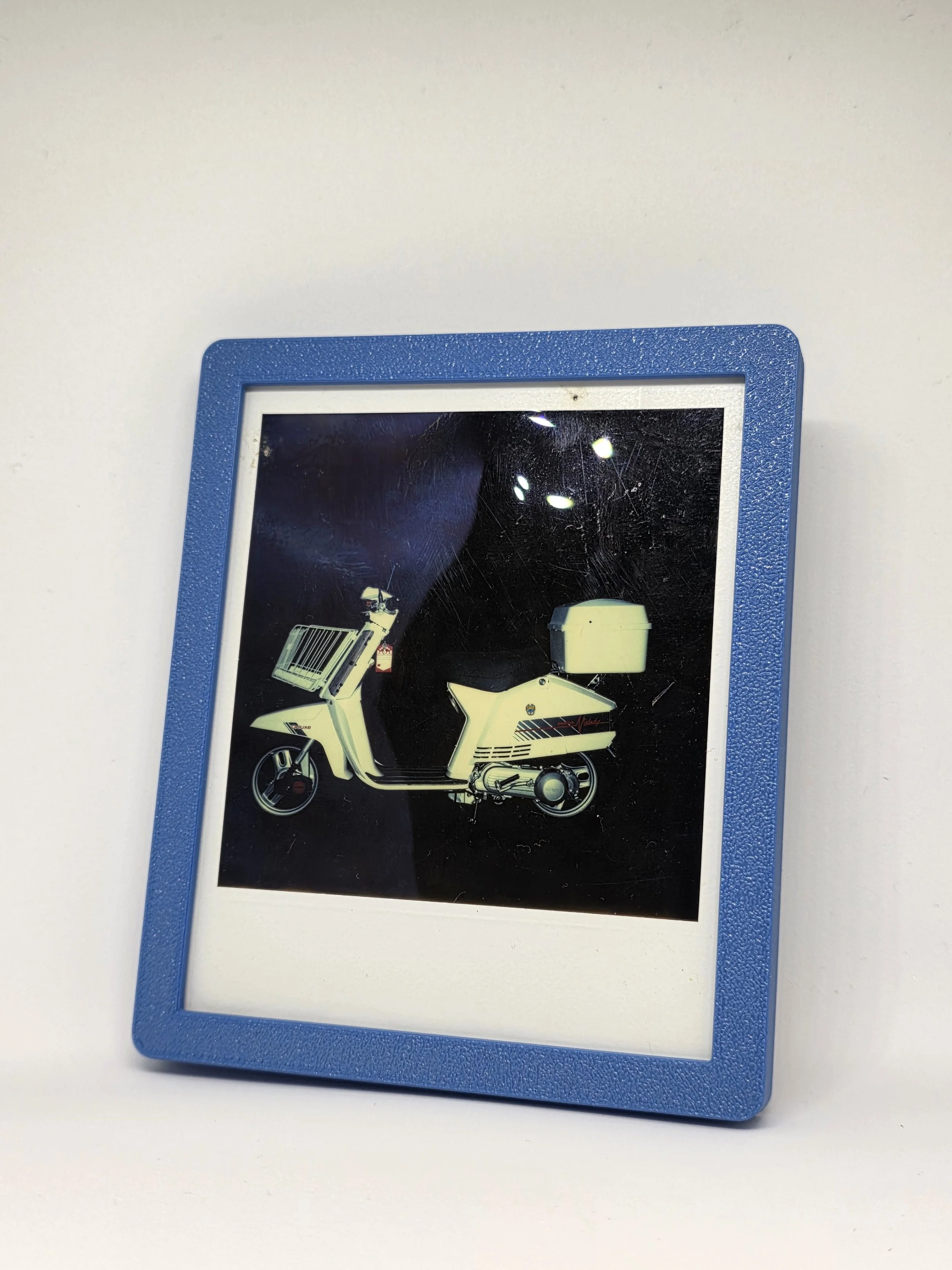 Minimal Magnetic Photo Frame