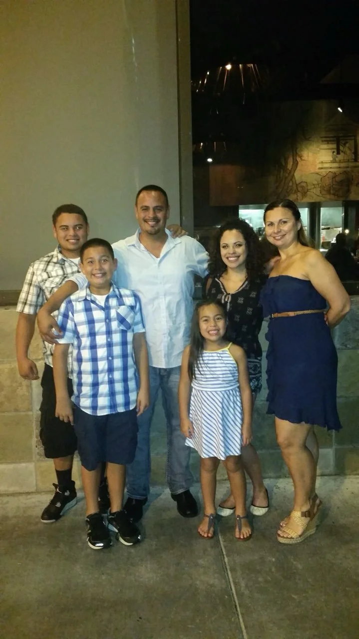 Steven, Melinda, and their 4 kids