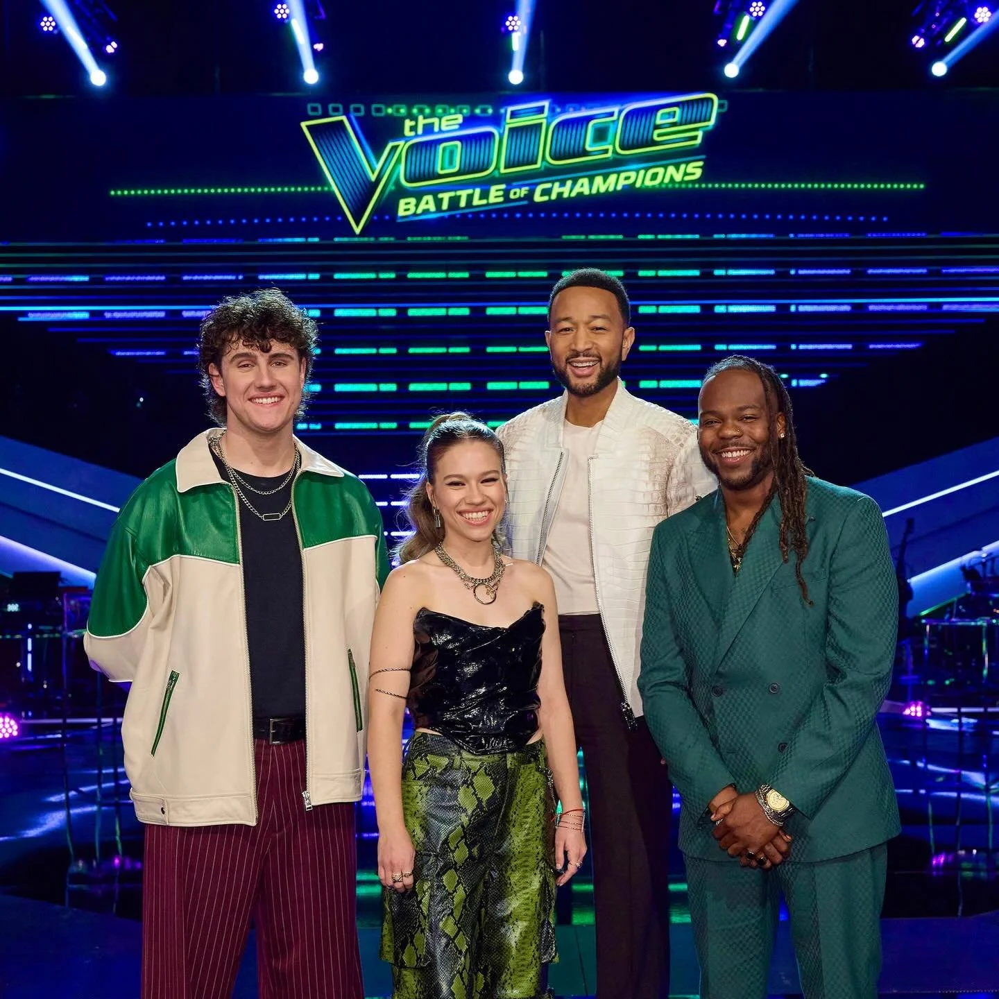 💙💚With the fam💚💙

Semi-Finale this Monday! 9/8c on @nbc 

#TheVoice #TeamLegend #JohnLegend #LucasWest #nbcthevoice