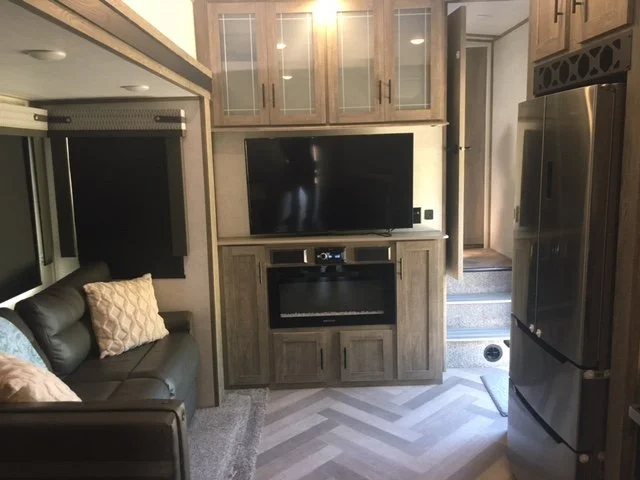 TFRV02-2022 Salem Hemisphere 356QB-3.JPG