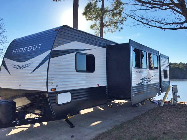 TFRV24-2021 Keystone Hideout 318BR-2.jpg