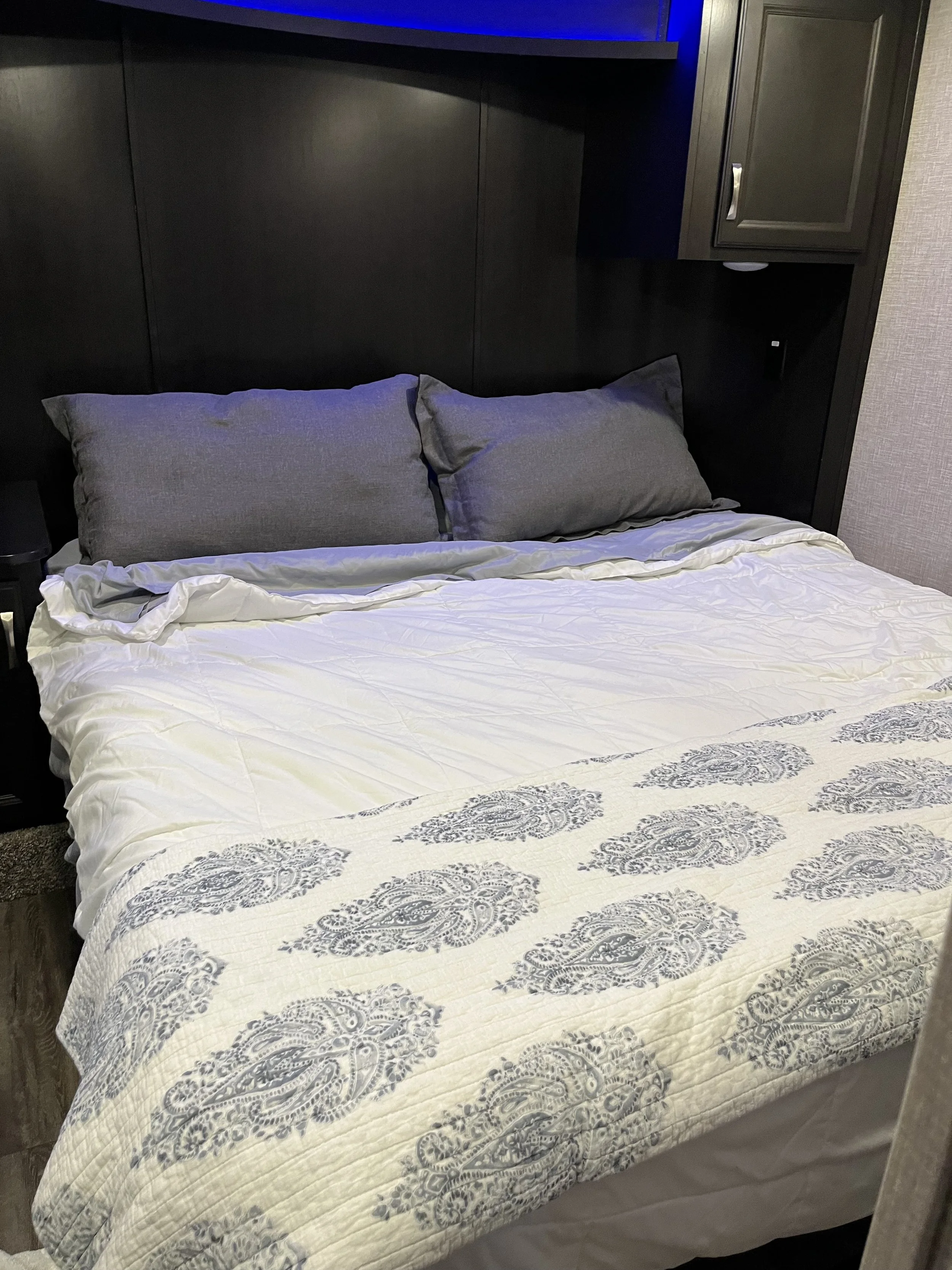 TFRV49-Seismic Toy Hauler 7.jpg