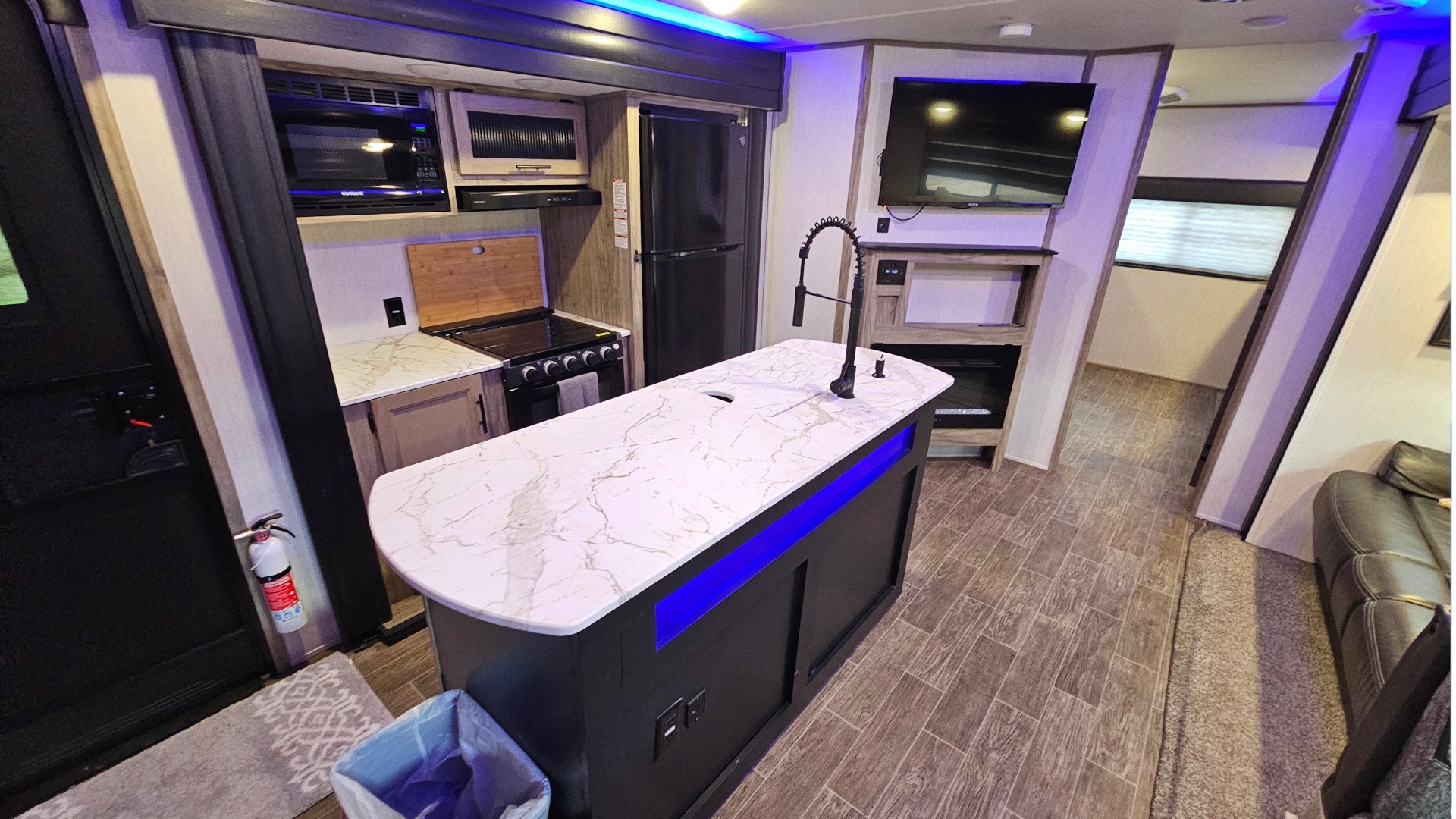 Cherokee Alpha Wolf 7.jpg