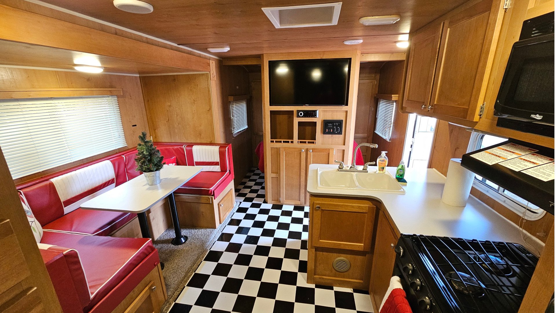 Riverside Retro 15.jpg