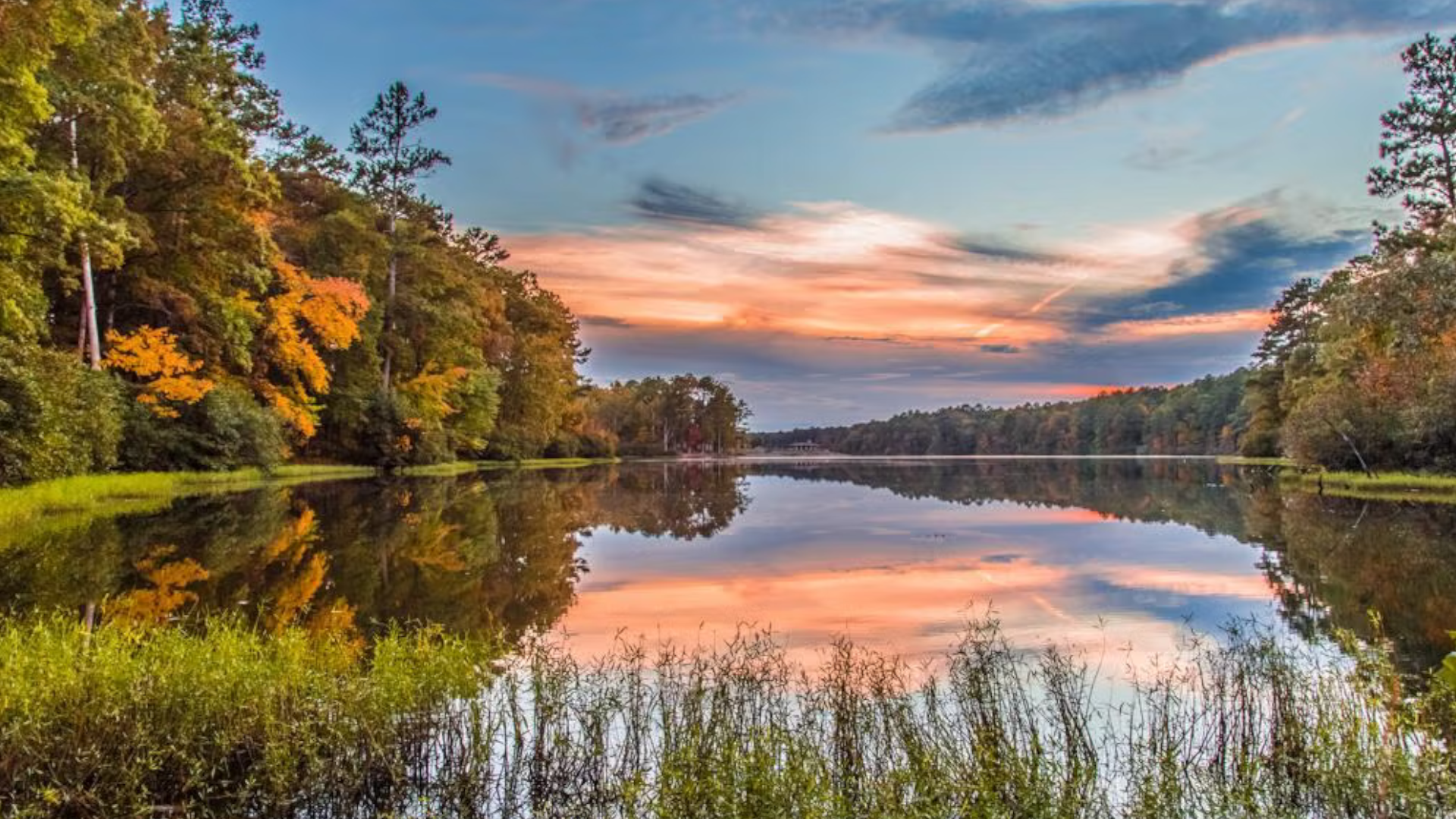 Calm lake waters during a weekend getaway at Oak Mountain State Park.