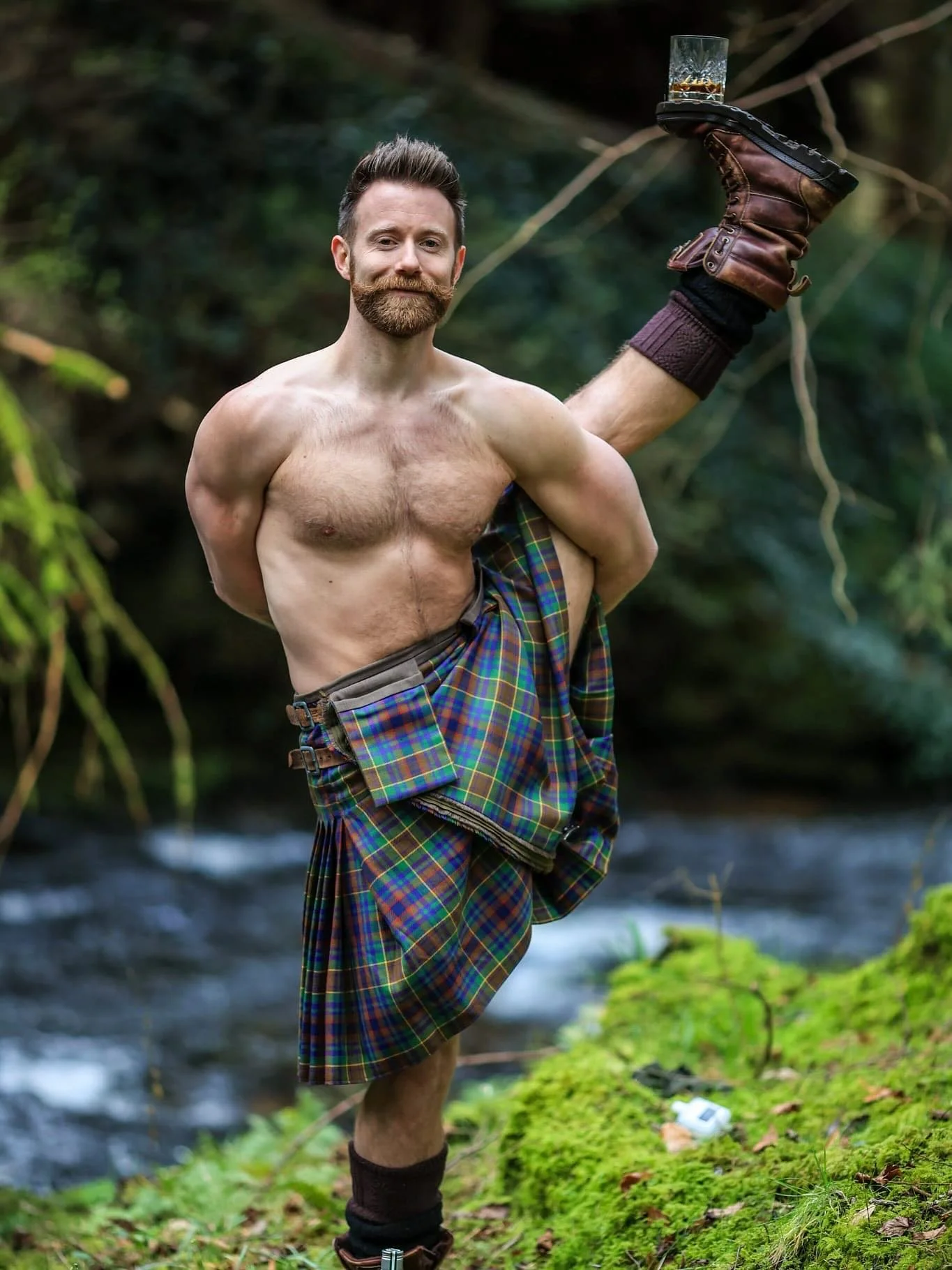 Does anyone need a person that can balance products on their feet? (Or on my butt in a handstand, because I can do that).
My twin brother is looking after bookings and social media collaborations now and is waiting for your email! Bookings@finlay-wil