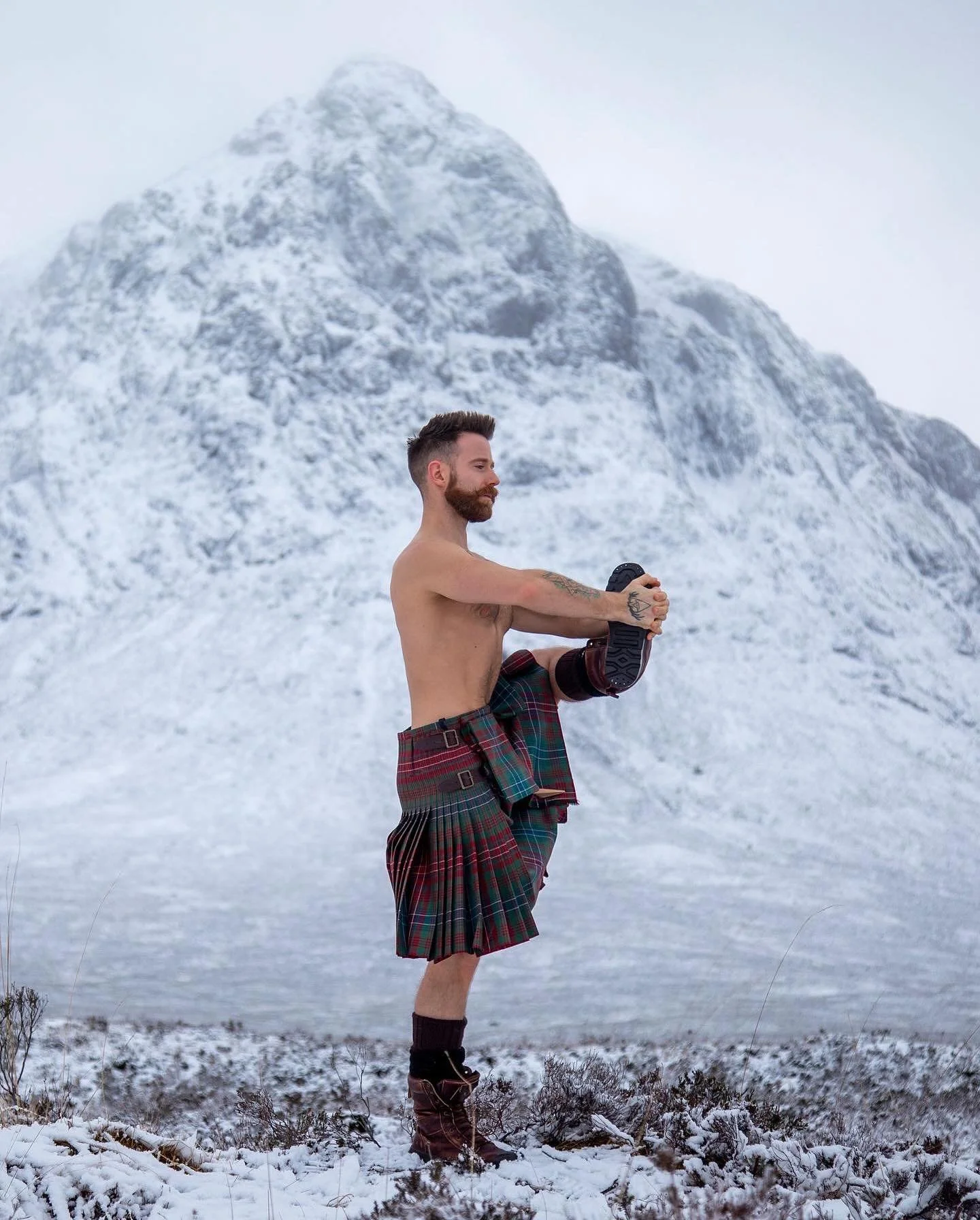 Boston, I&rsquo;m coming for you!
If you head on over to @bostonyogaunion , you can get all the information about my Unlocking The Hips and Intro to Arm Balances workshops. These are my most popular touring sessions as we look at different strategies