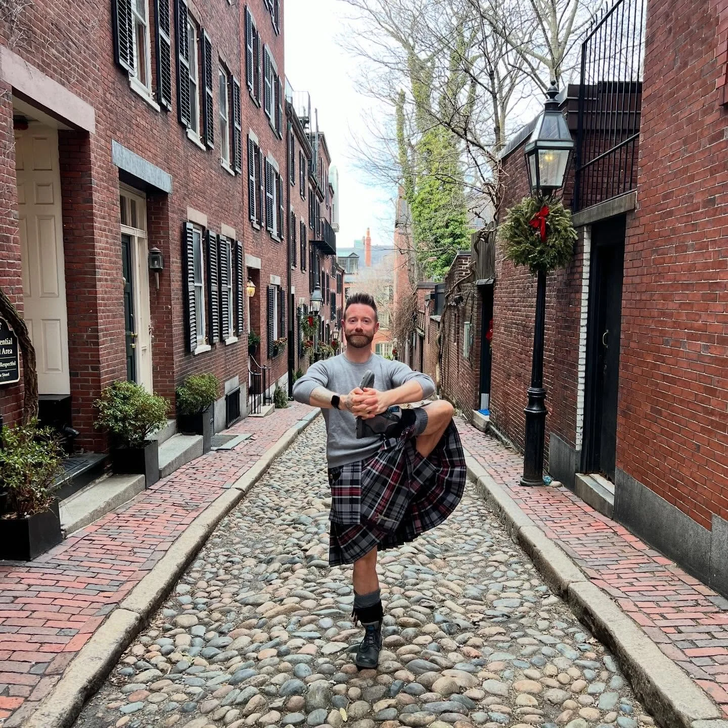 Boston!
We have arrived and yesterday was boiling and today it&rsquo;s freezing again! But that hasn&rsquo;t stopped us stomping the entire freedom trail to get a look around, and even better getting to see some of the free things on the trail.
We ev