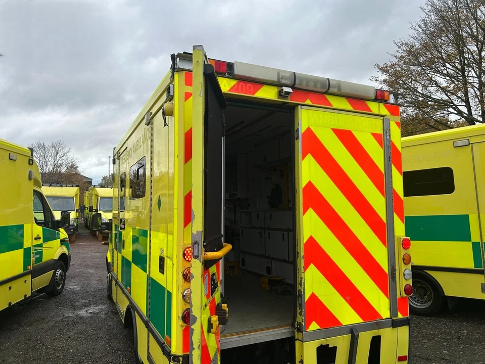 UK Ambulances 4-2.png