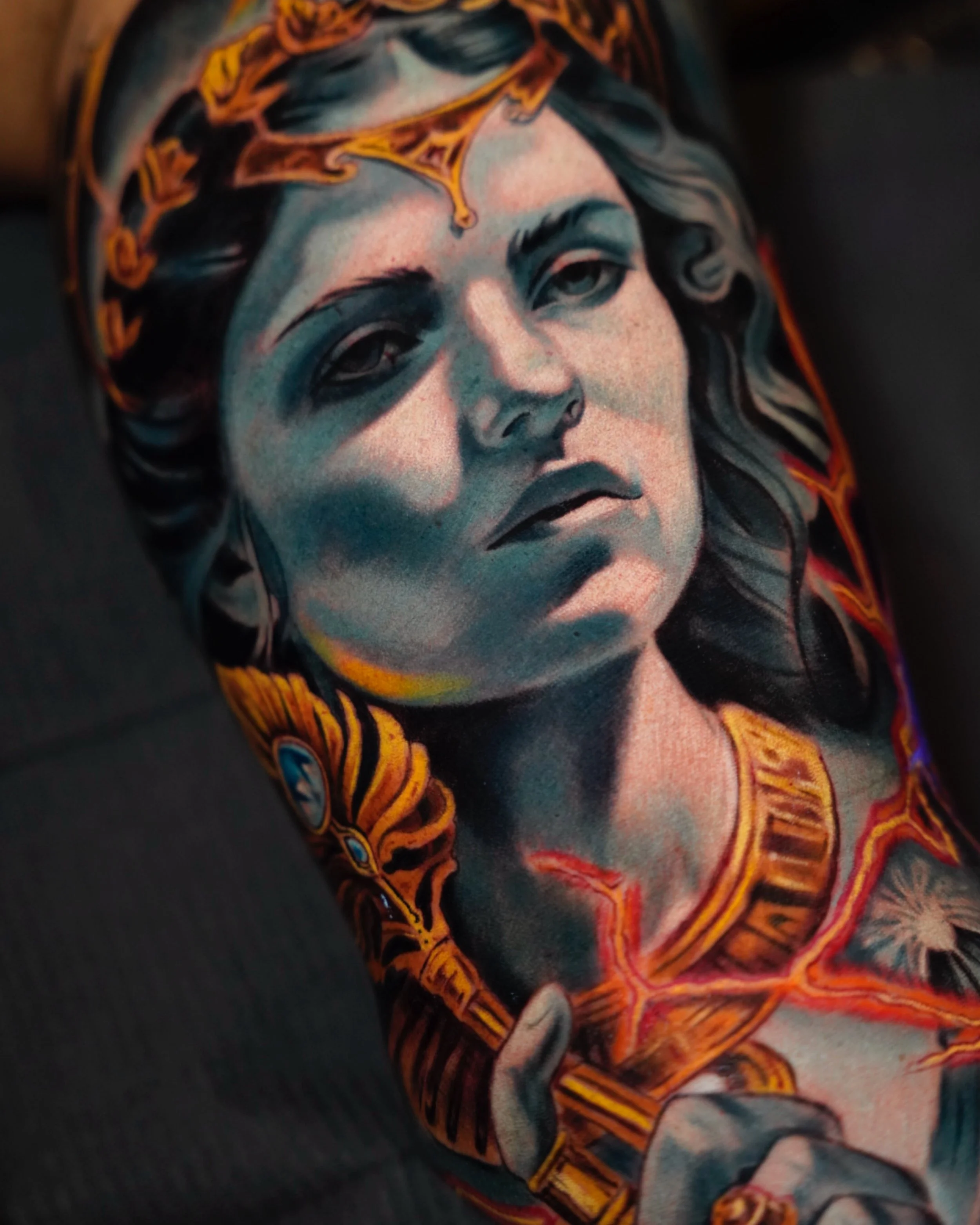 
Fine realism portrait with classical influences and warm accent tones. Balanced composition focused on depth, skin texture, and sculptural lighting for long-term aging.